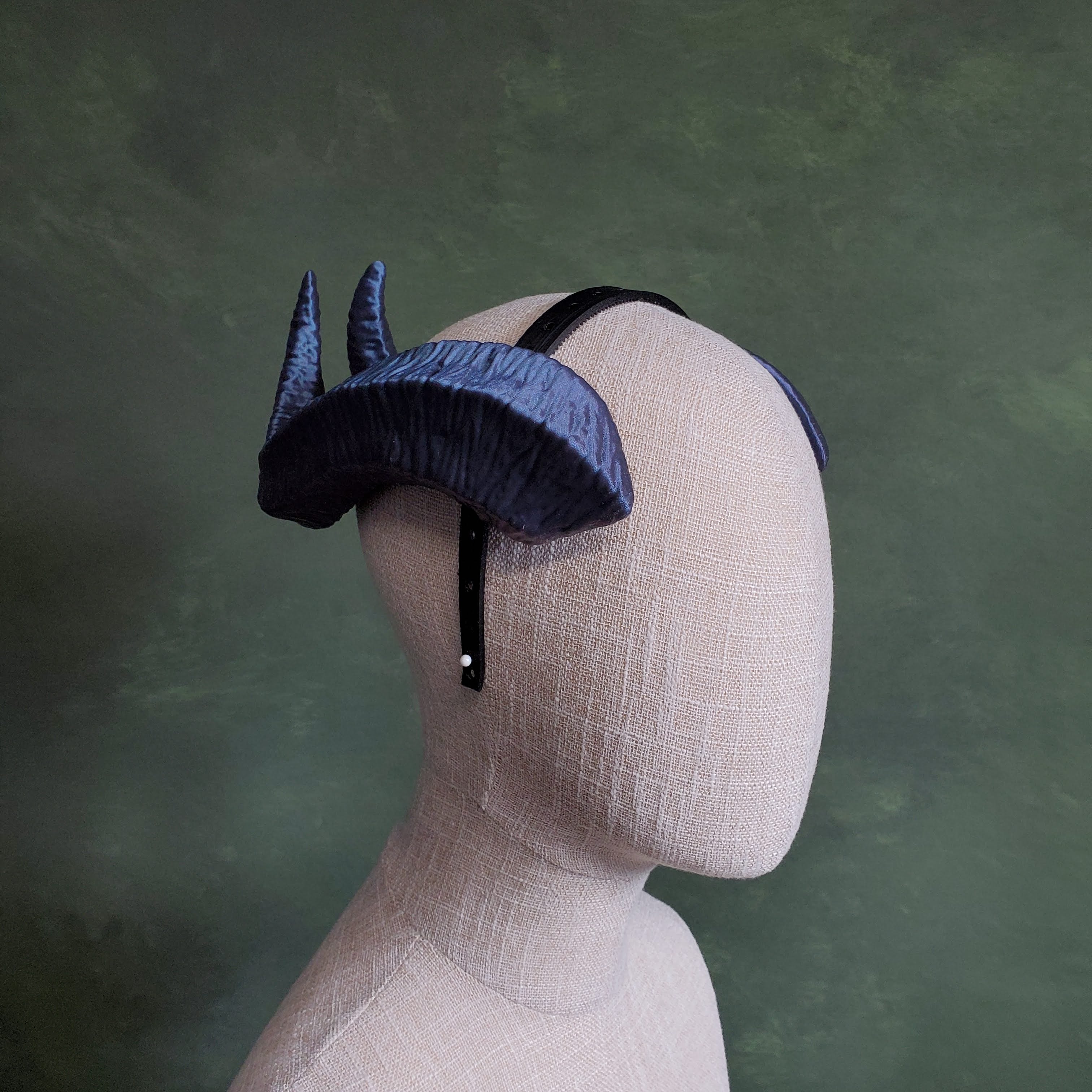Kolsun | Large Wavy Horns 3d model