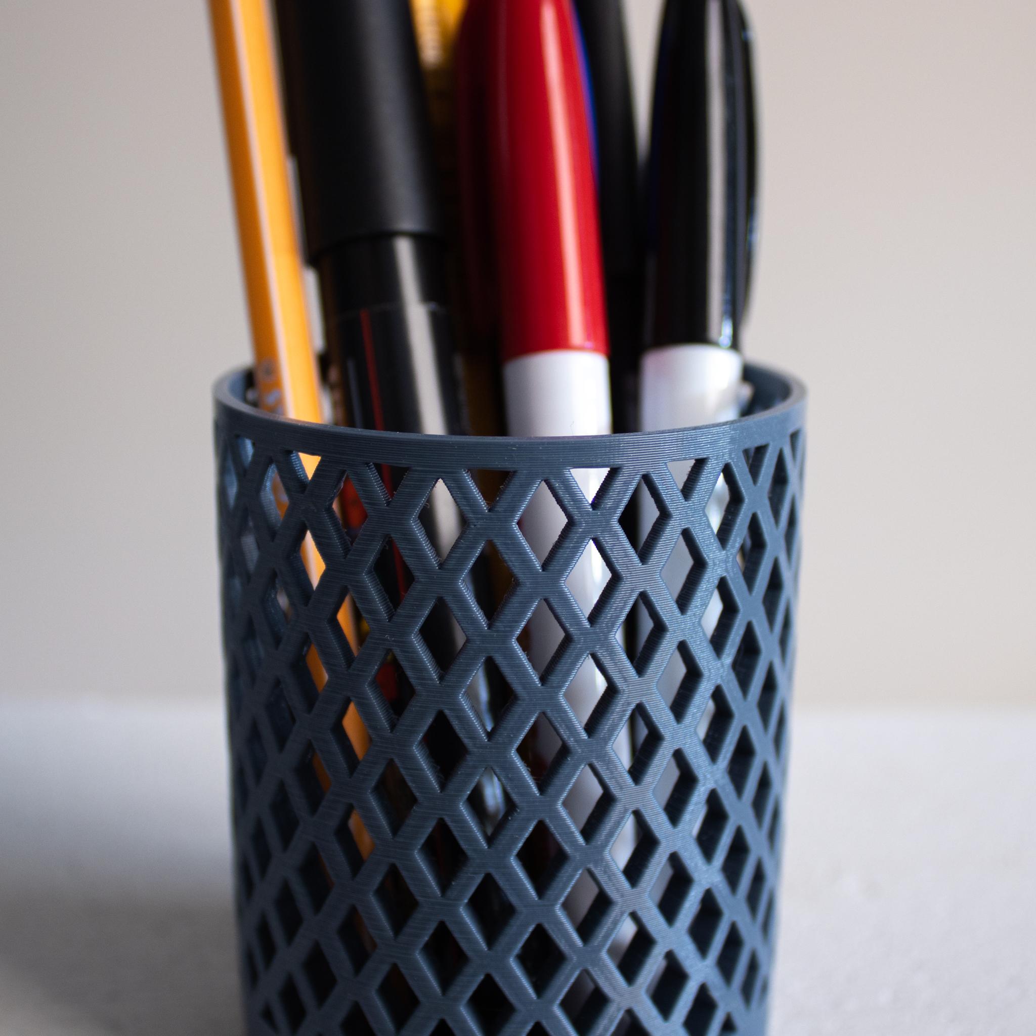 Cylinder Pencil Holder with Diamond Texture 3d model