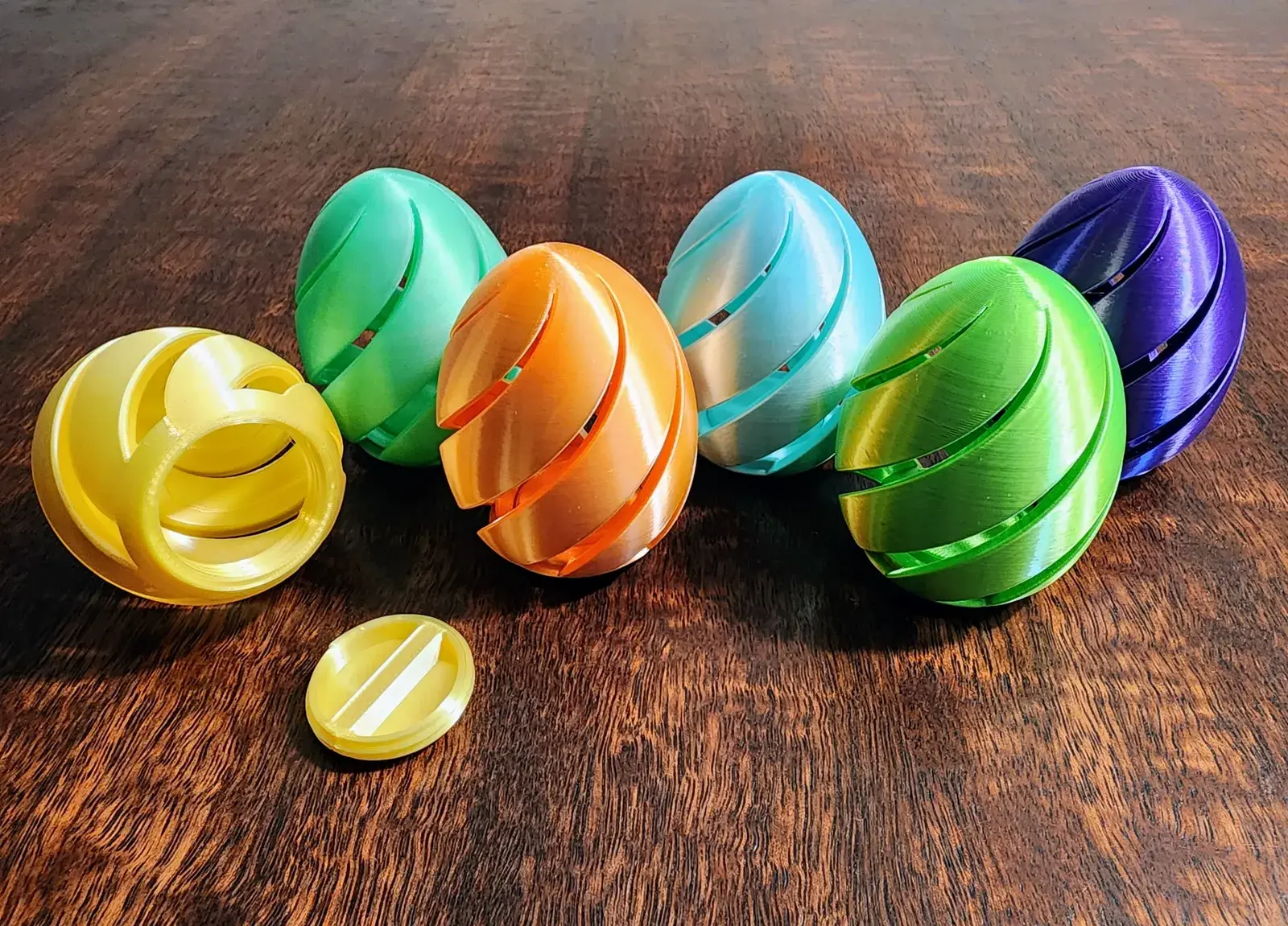 Easy Print Easter Egg - Swoop - with Screw Opening at Bottom for Fun sized Candy 3d model