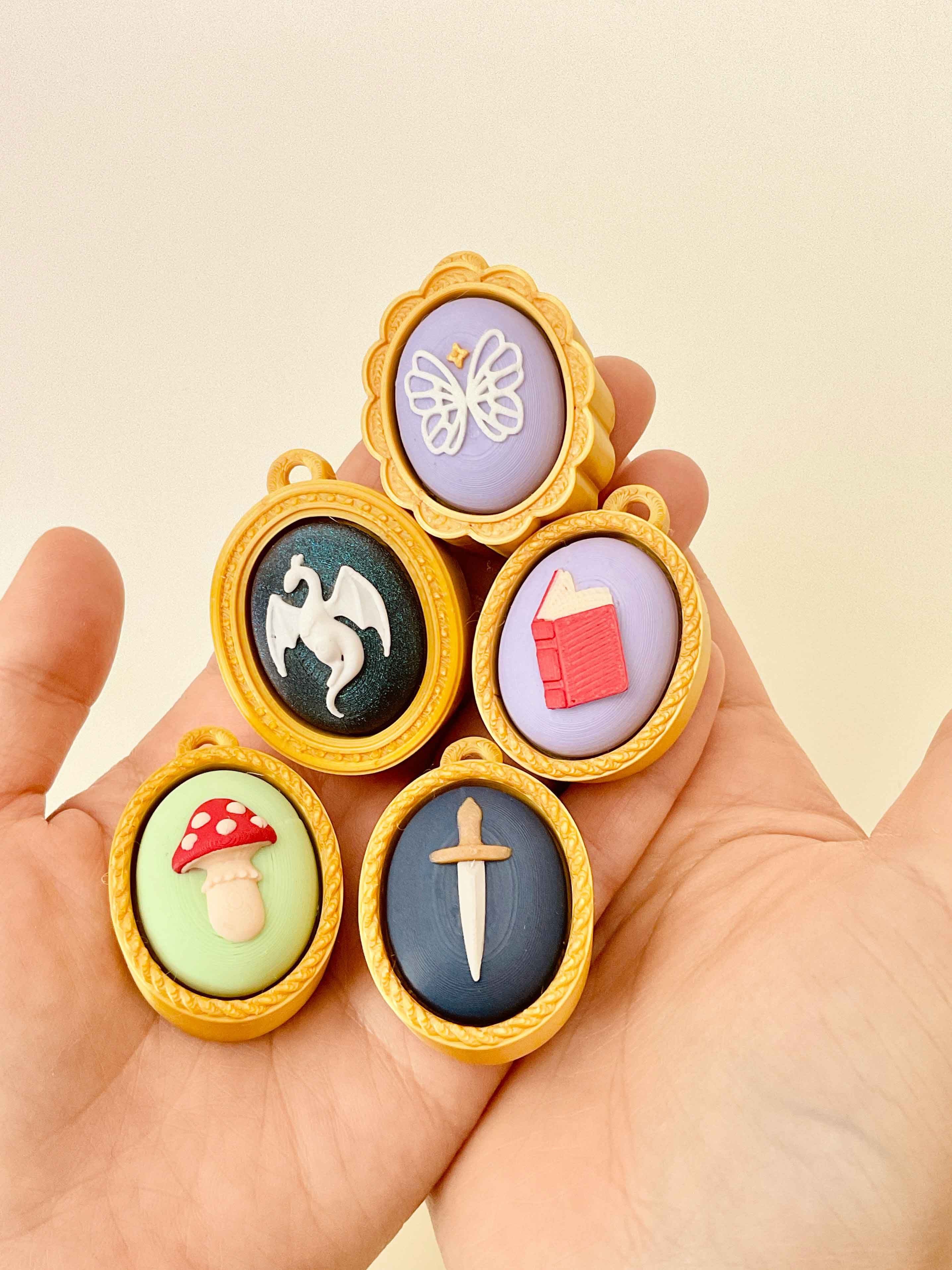 Fantasy Cameo Clicker Keychain Fidget Toy Bundle 3d model