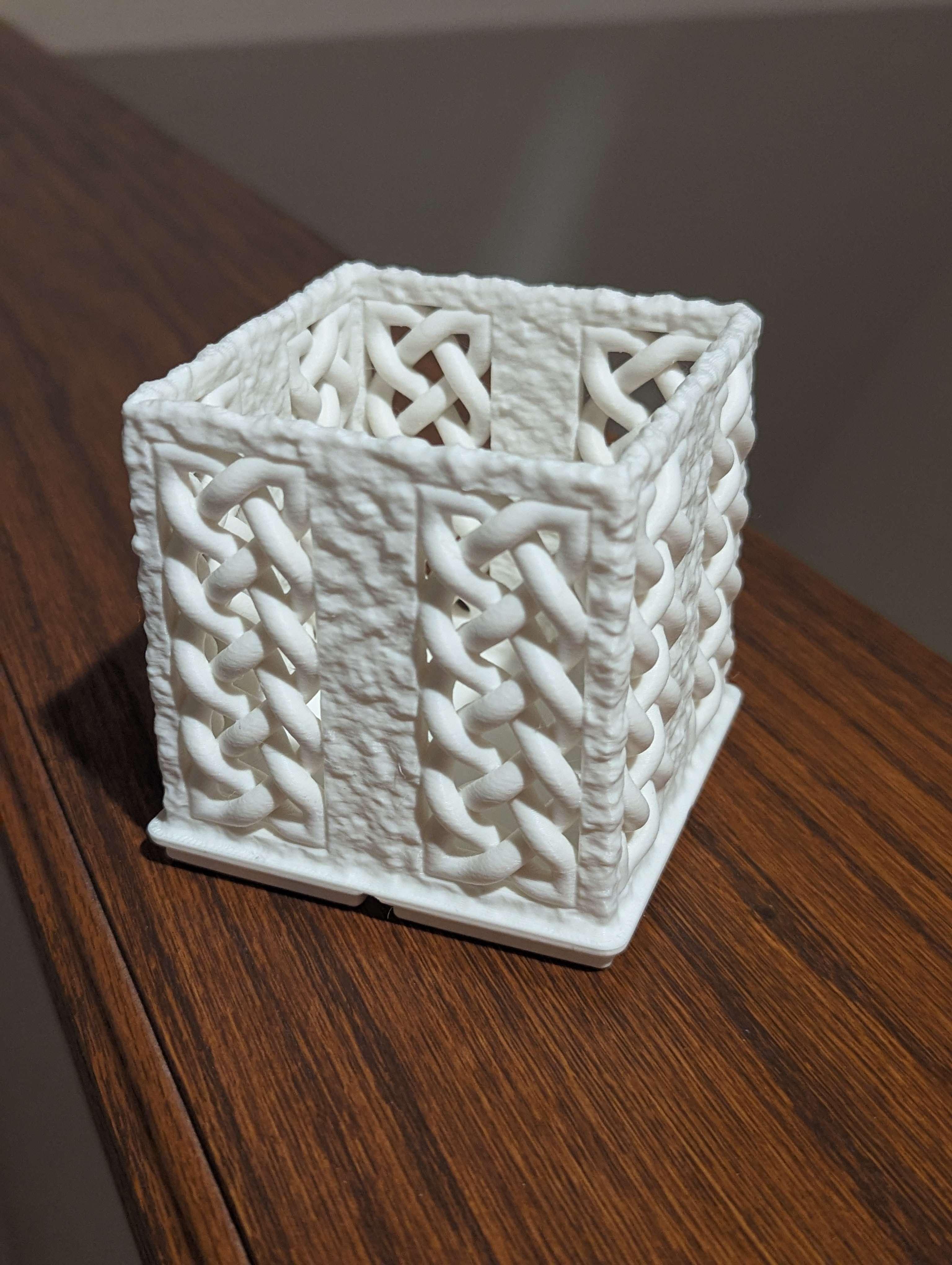 Celtic Knot Gridfinity Bin 2x2 Extended - Printed in white ivory PLA - 3d model