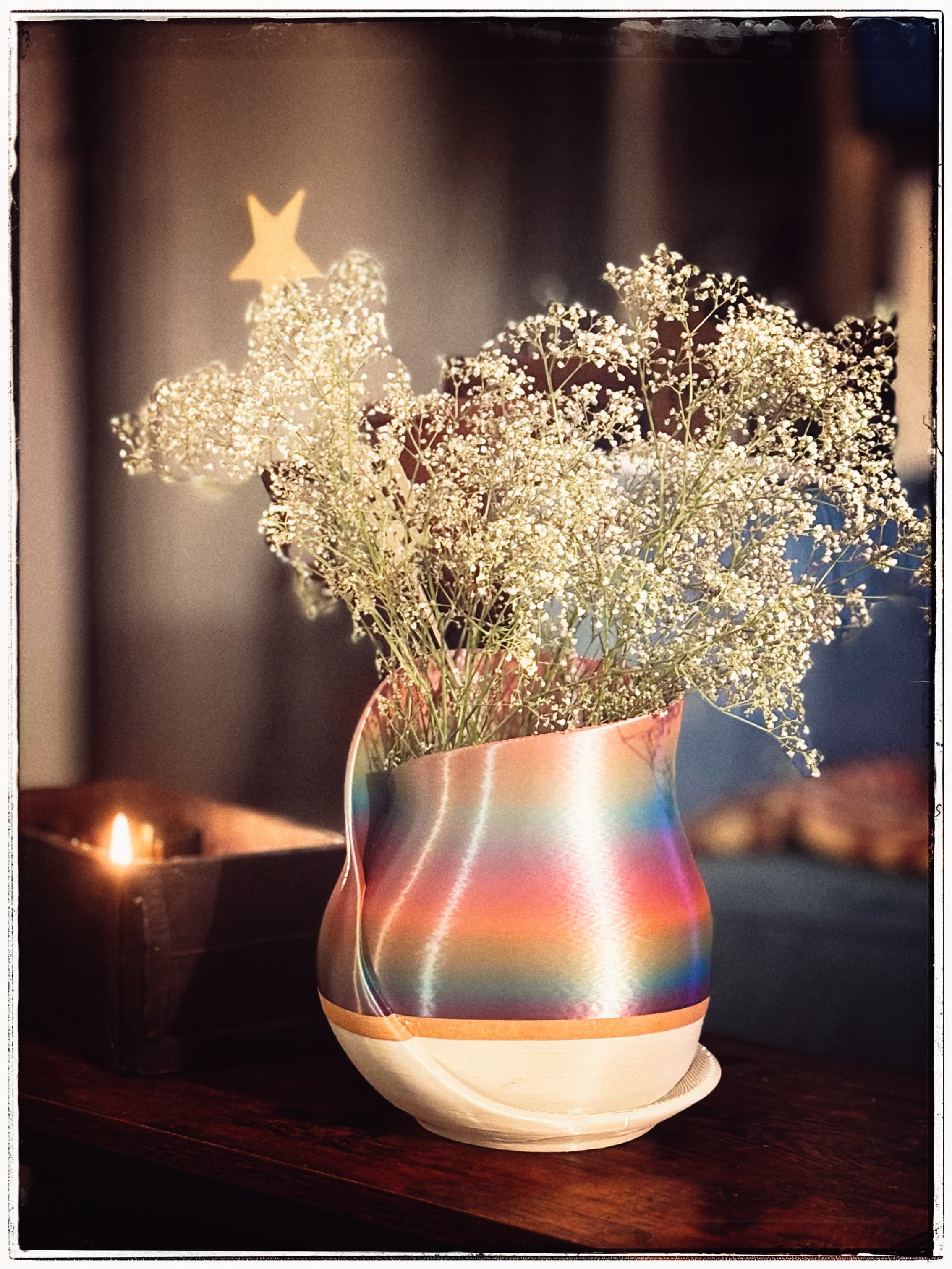 The rainbow filament was an accident: it was actually supposed to be a duocolour filament, but I chose the wrong one. I like it anyway!