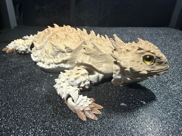 Another Awesome addition to our reptile family! Can't wait to print more of these, but had to get one born ASAP and here she is in all her spiky beautifulness!!!
Great work Tactical Kaoz we love it!