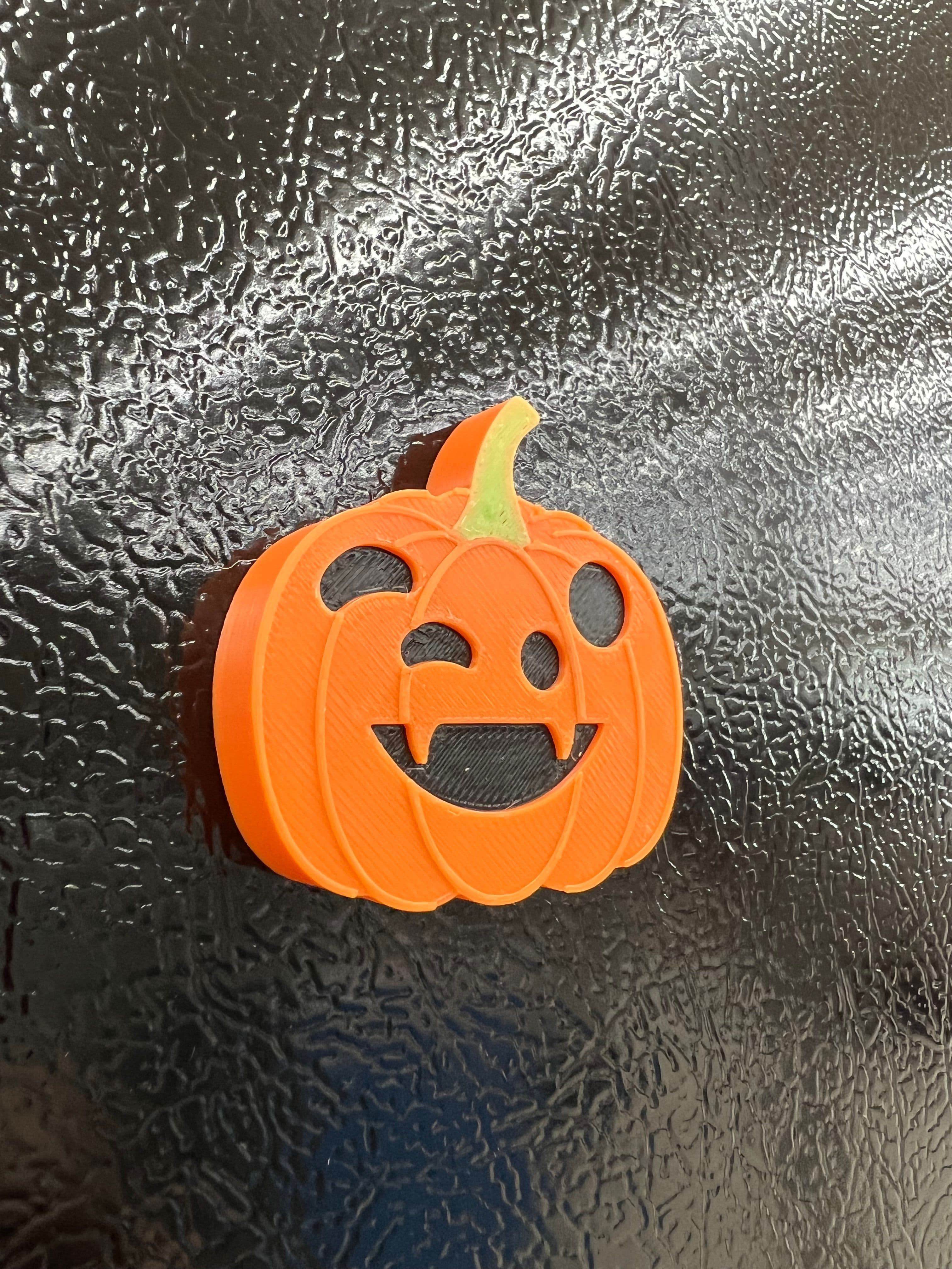 Spooky Fridge magnets - Winking spider - Print in place 3d model