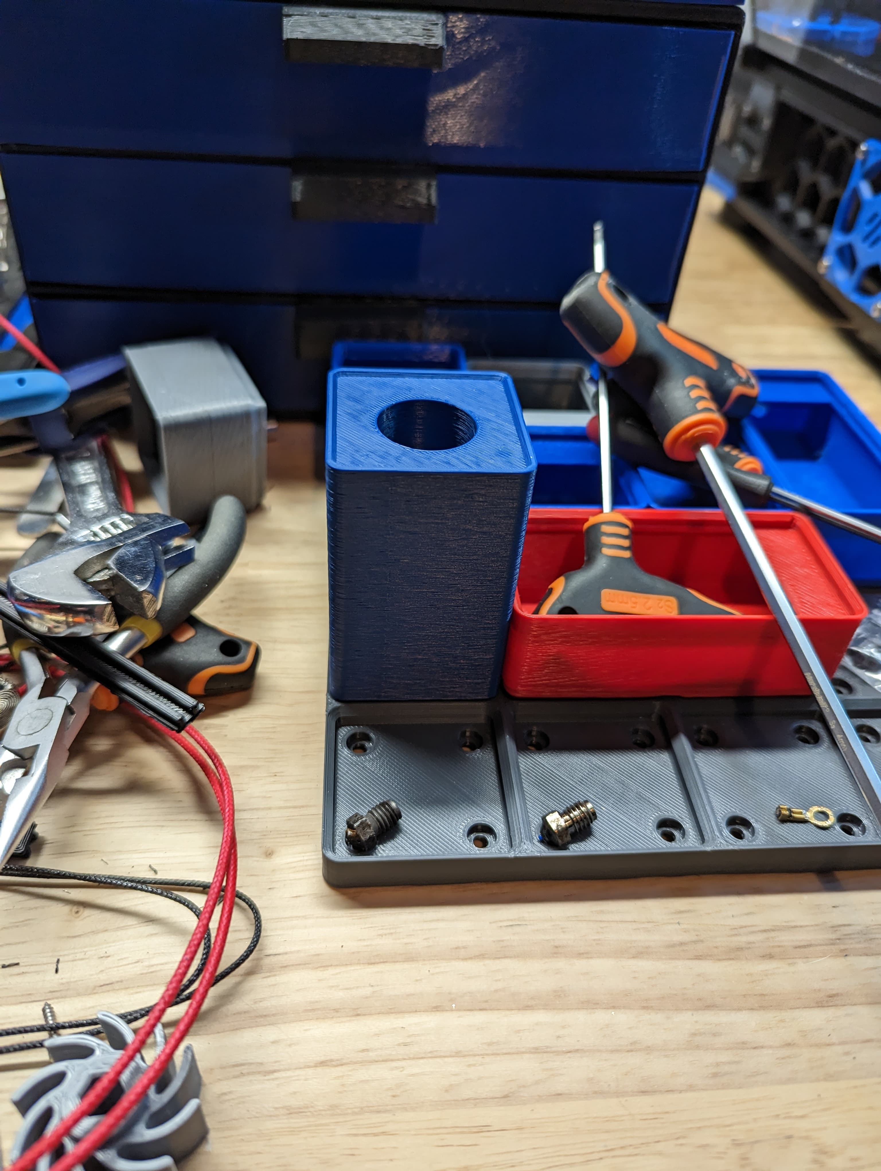 Gridfinty Vertical Holder for Miniware ES15 3d model