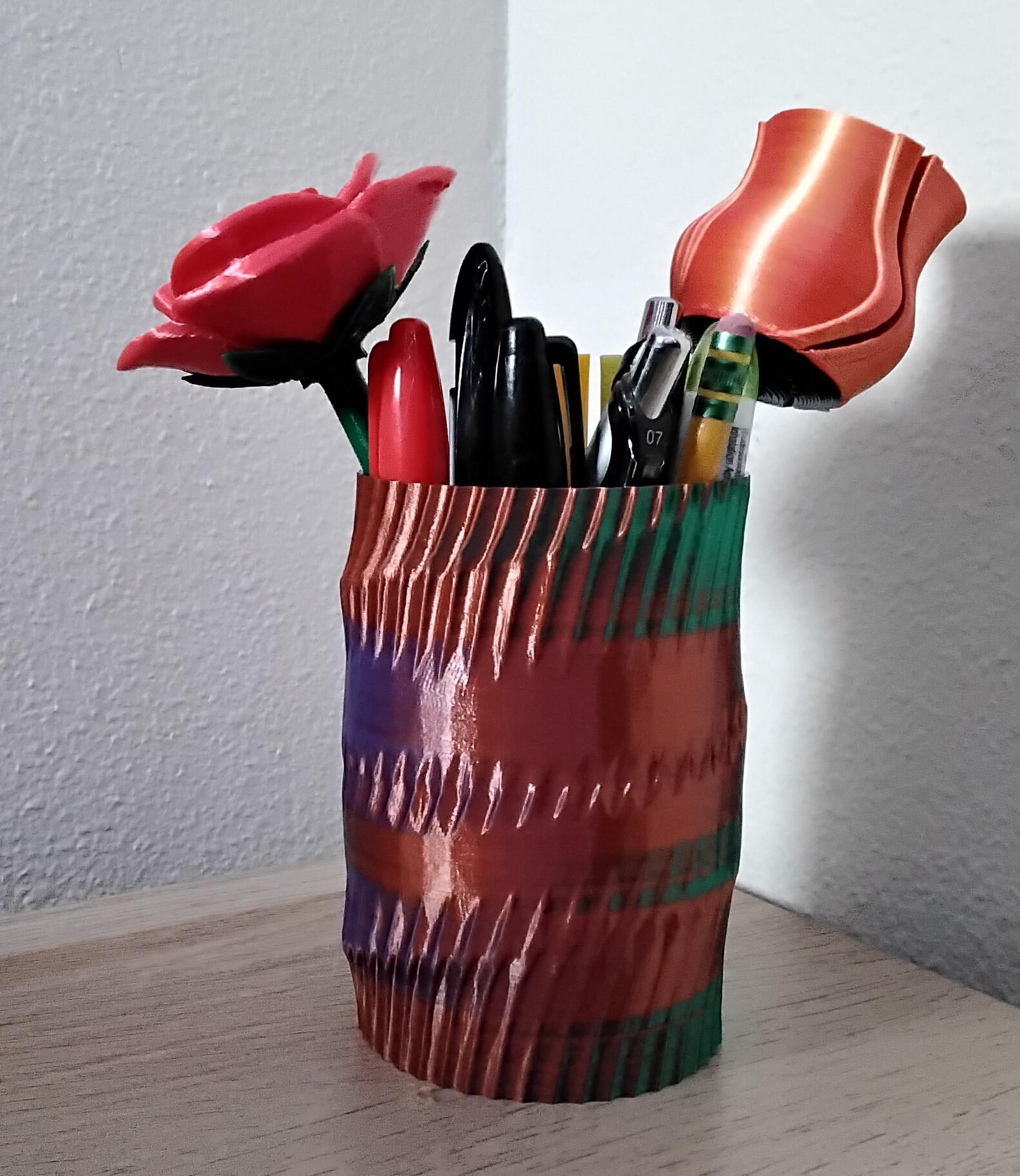 Twist Vase or pen holder 3d model