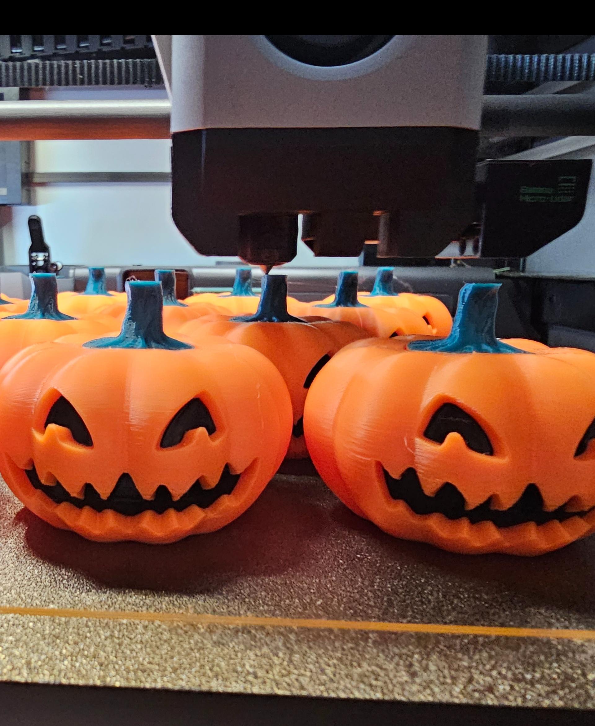 Pumpkin Spinner - Made a few for my friends on a  Bambu X1C - 3d model