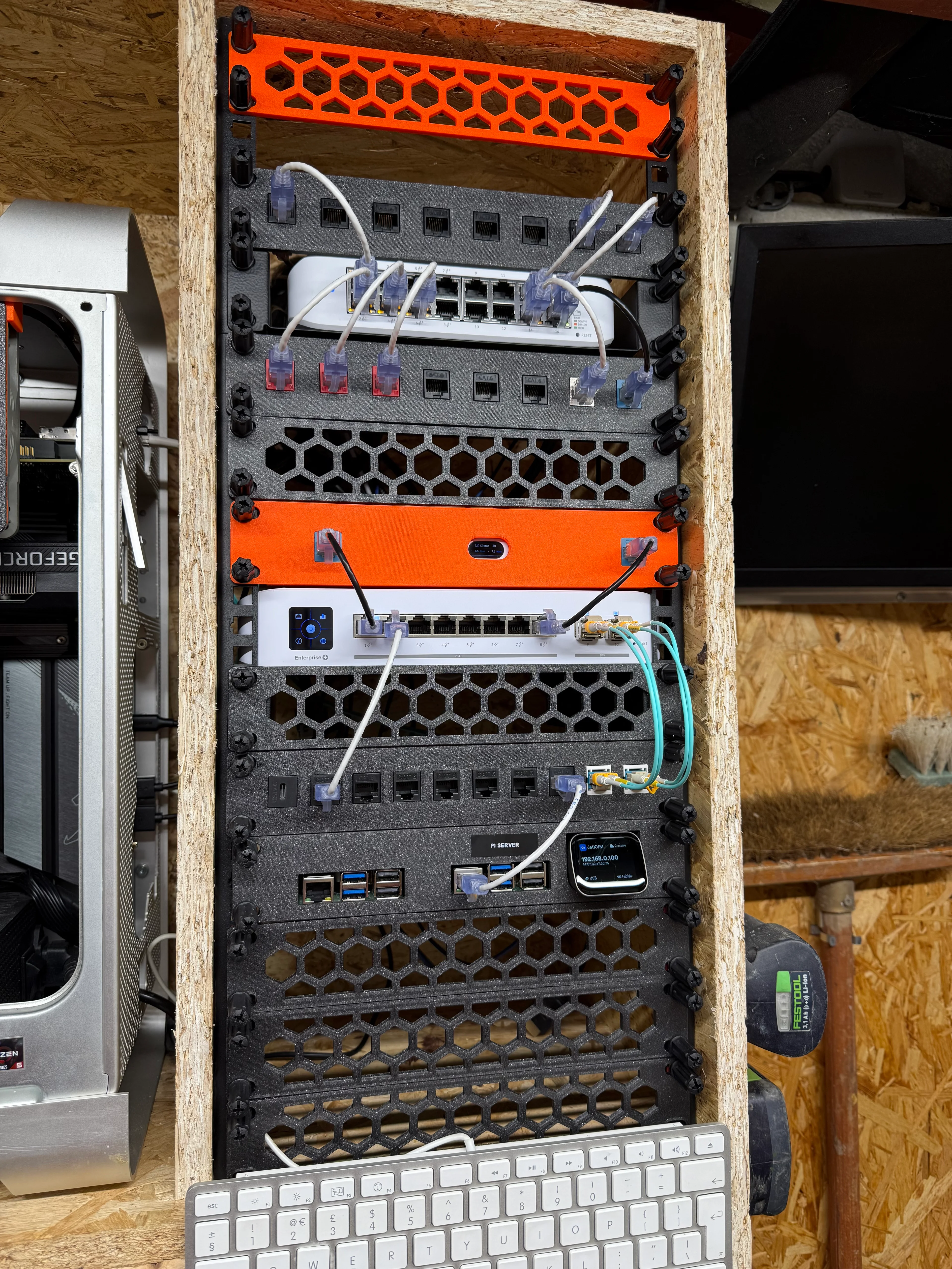 good make but needs to be about 3mm wider if you zoom in you can see its to small I had to bend the studs to get it in
edit: also it would be sweet to round the top for the kvm too and a single pi/kvm version ha thanks