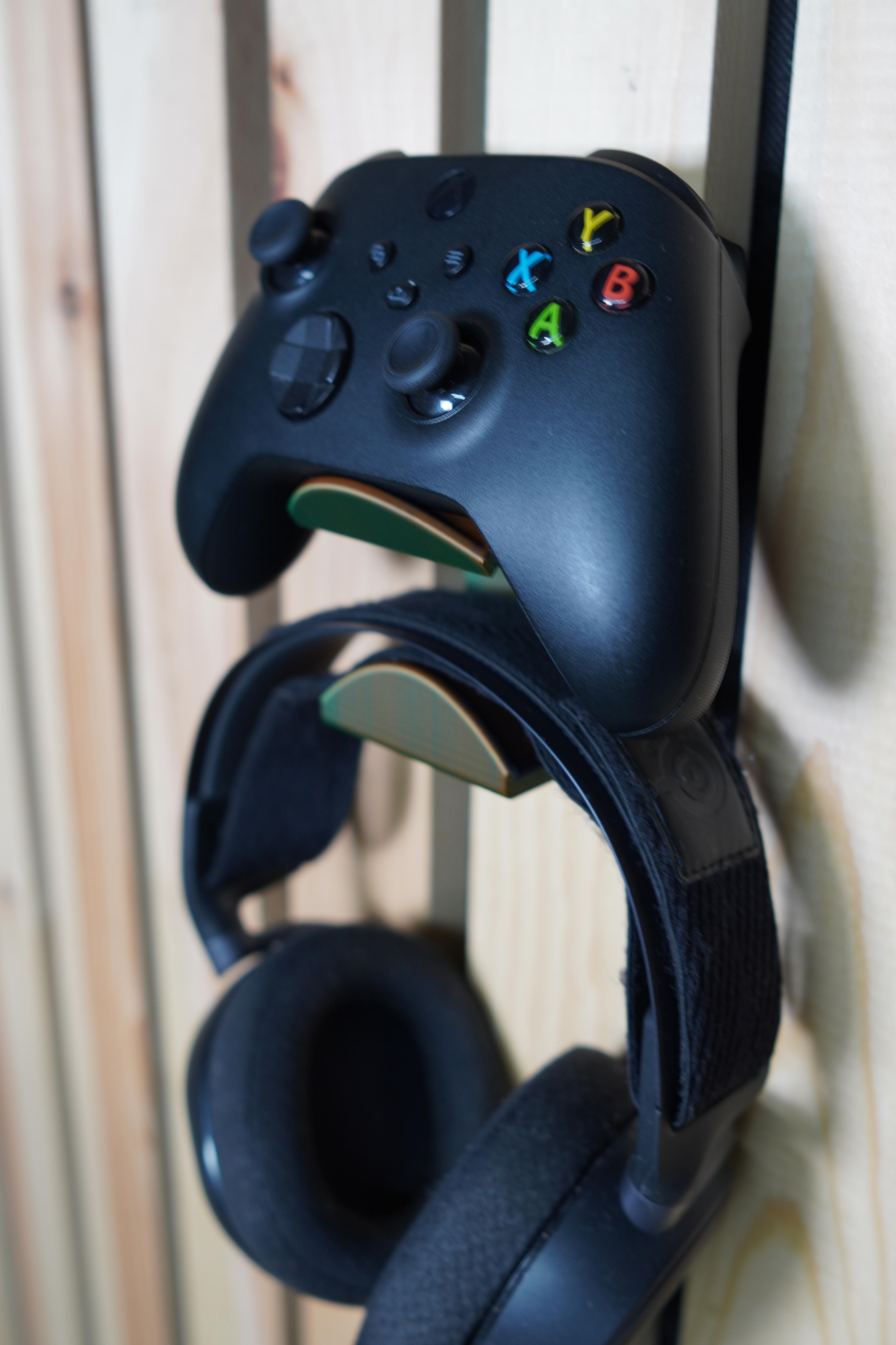 Controller and Headset Wall Mount v2 3d model