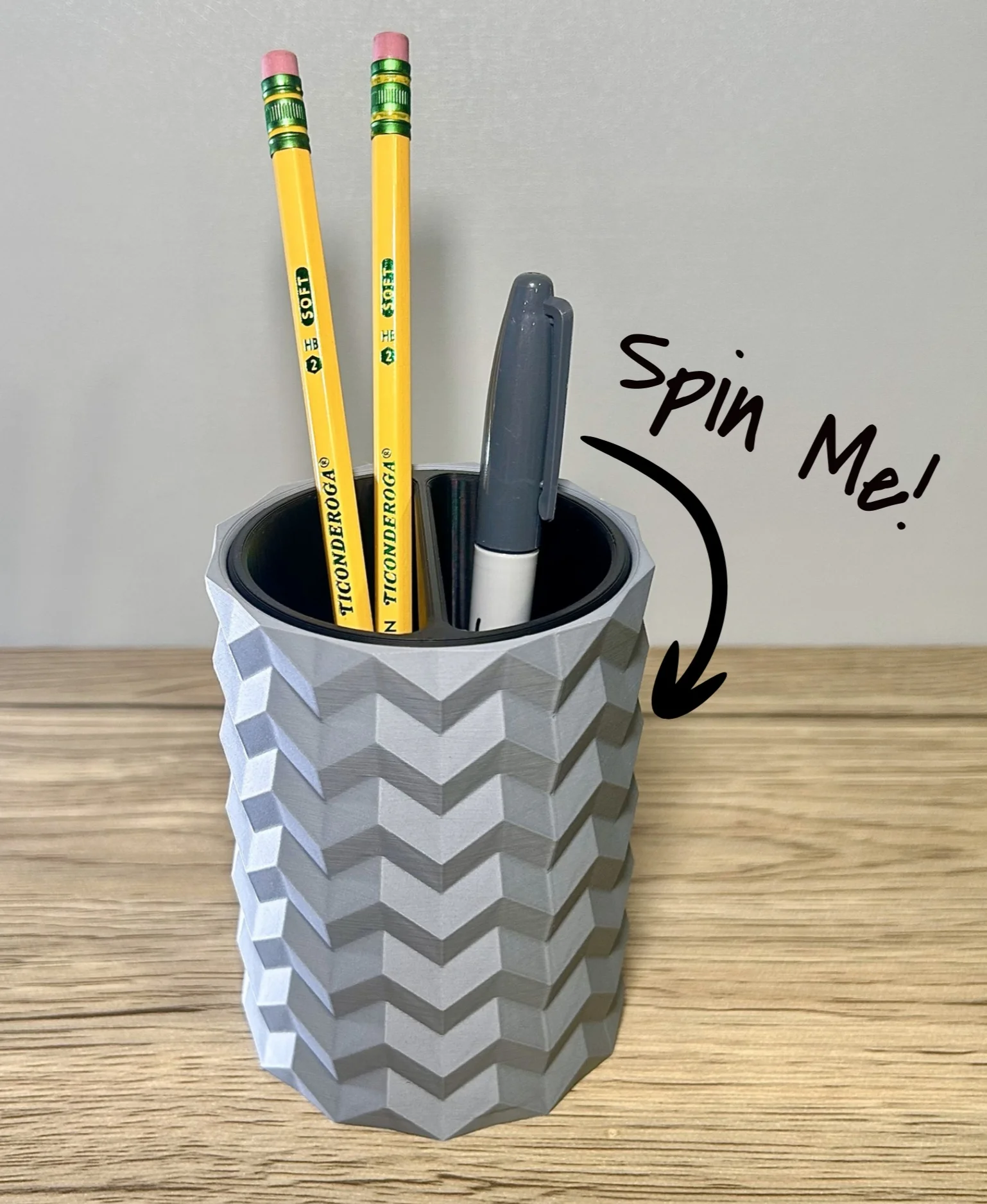 Prismatic Pen Cup with Spinning Divider 3d model
