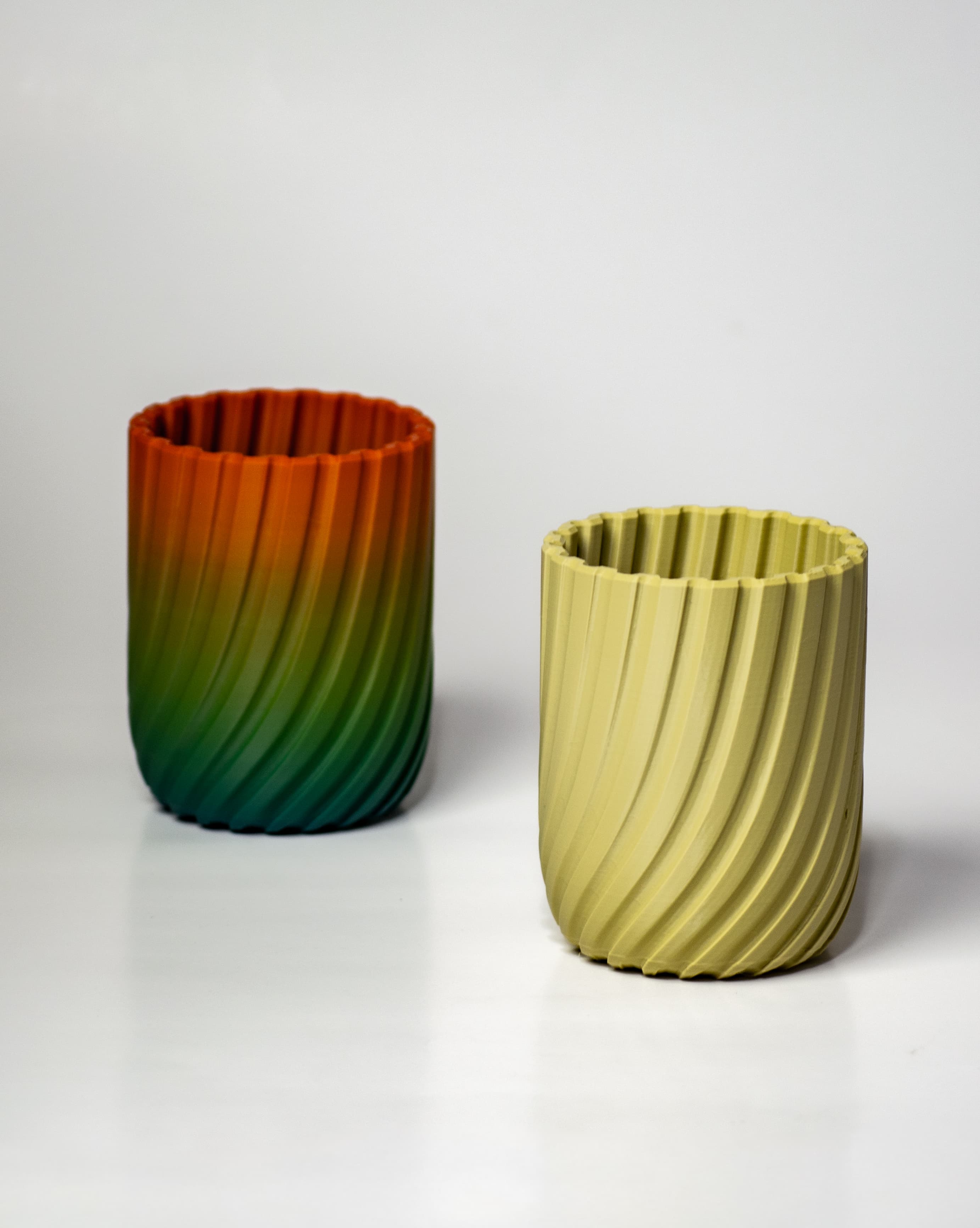Cup 004 - Spiral Ribbed Desk Organizer / Modern Vase / Pencil Cup 3d model
