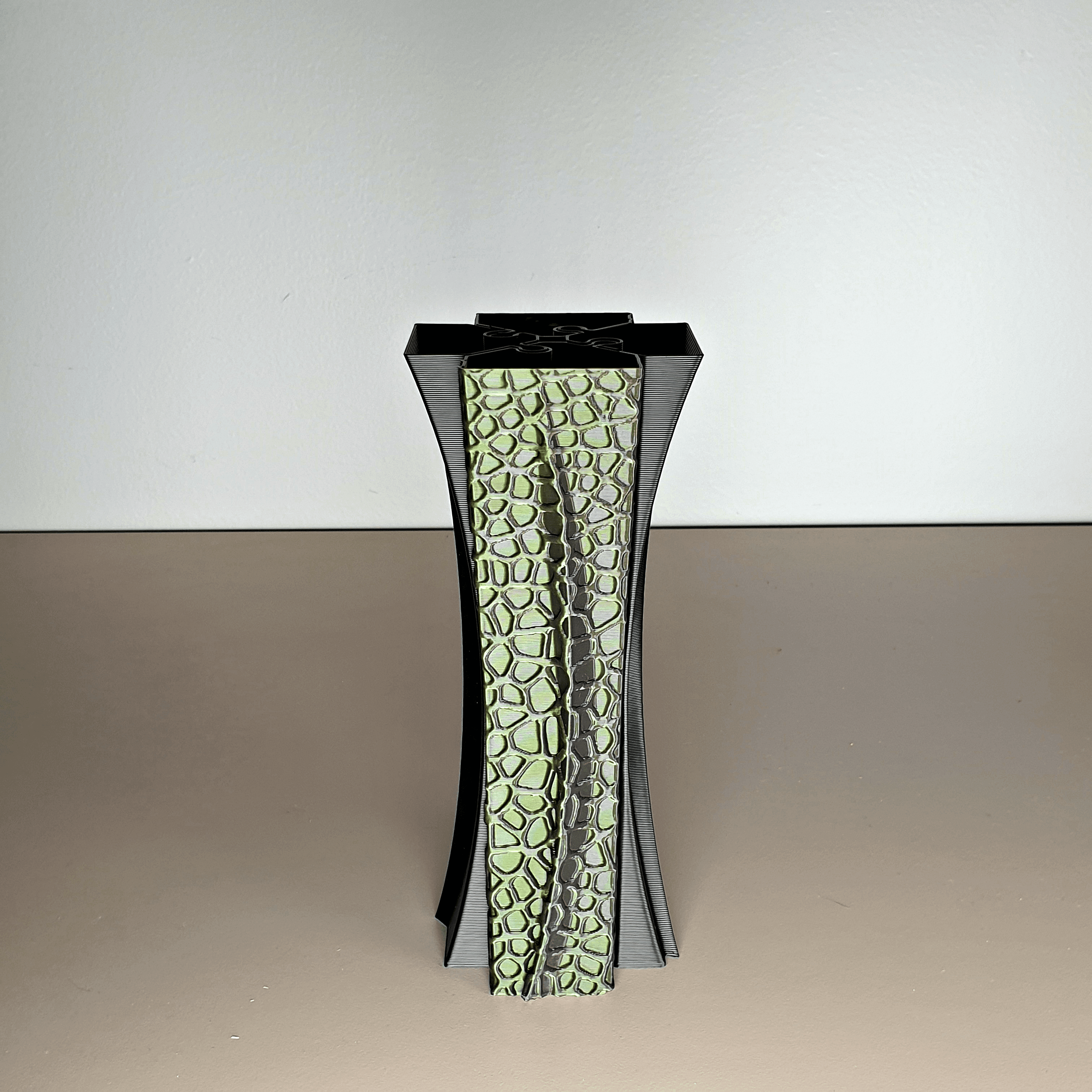 Jigsaw Vase 4 parts Voronoi 3d model