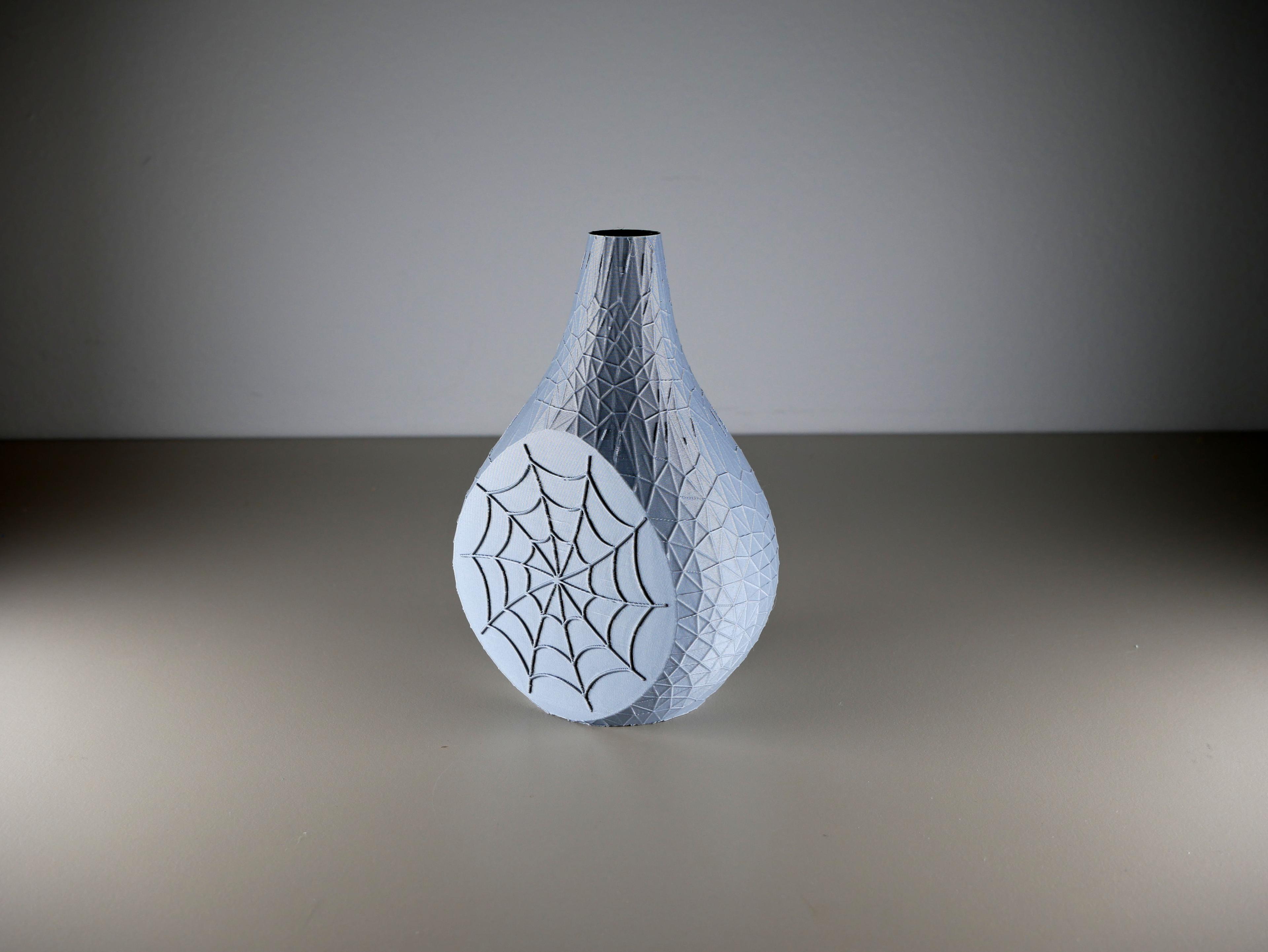 Spiderweb Vase 3d model