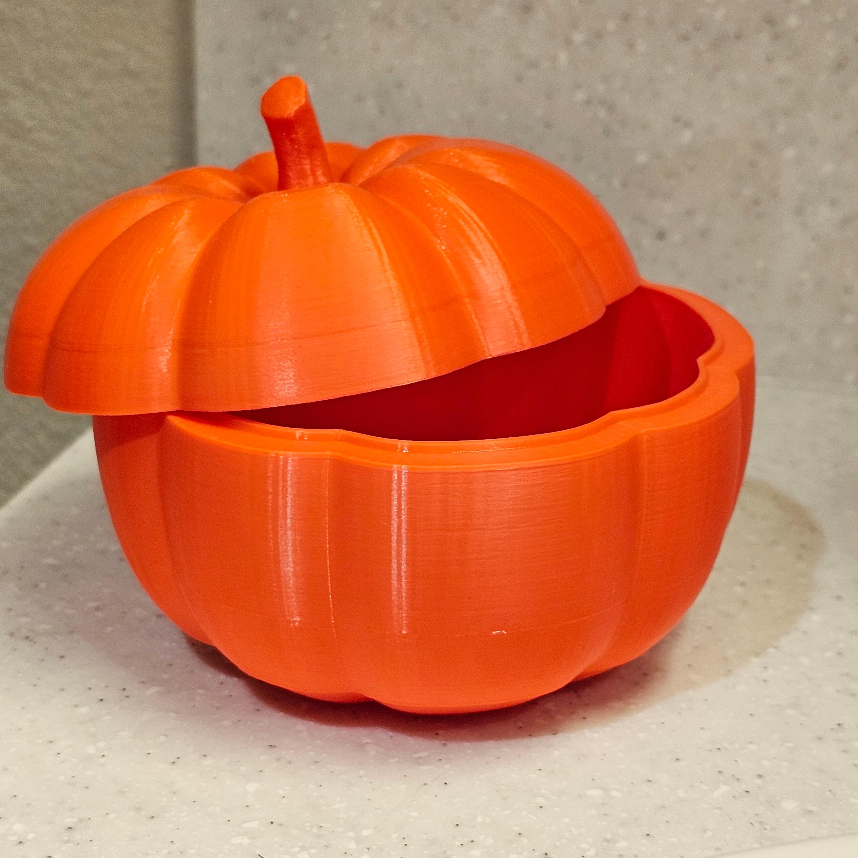 Pumpkin Stash with Lid 3d model