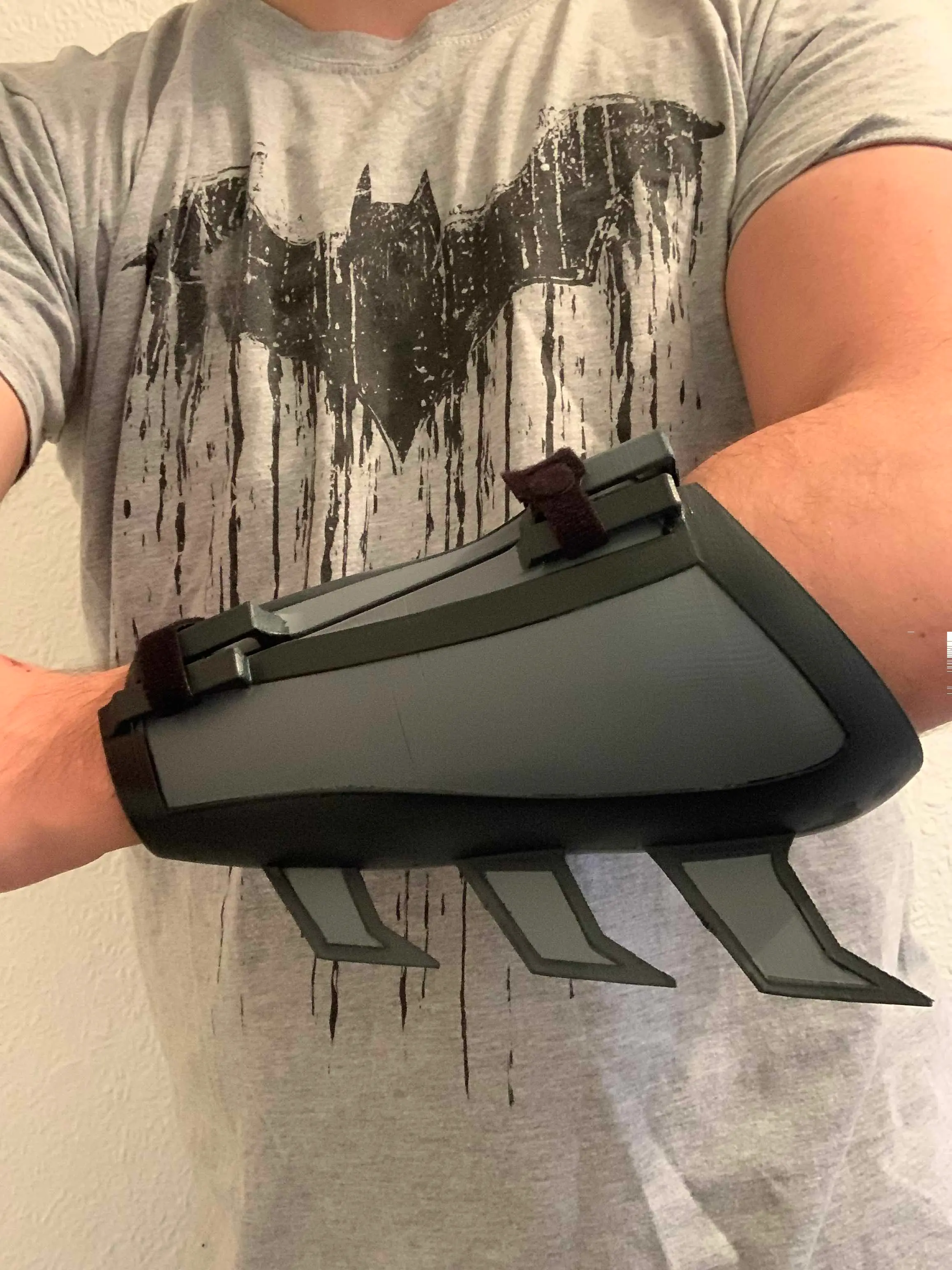 Batman Gauntlet - 3D model by sandbag96 on Thangs - Image 4 of 9