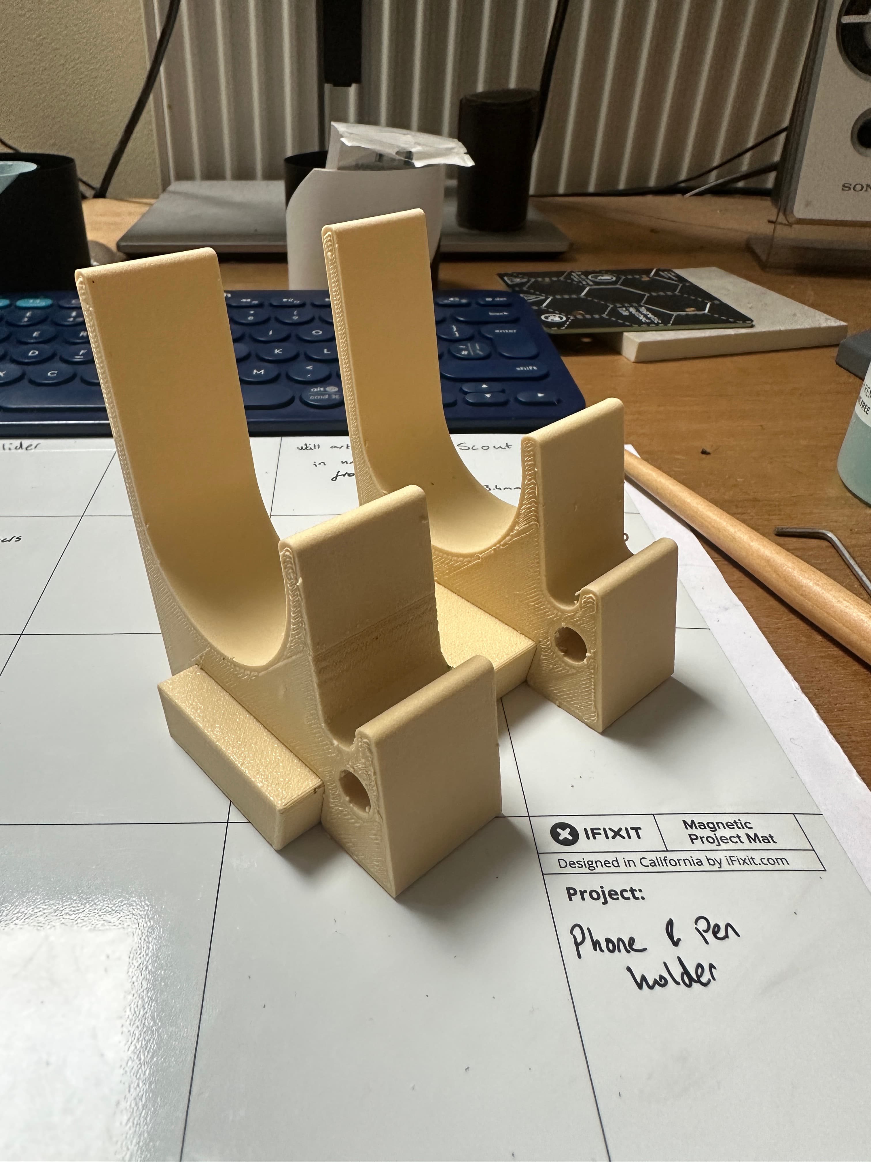 Phone and Pen holder - BackToSchool 3d model