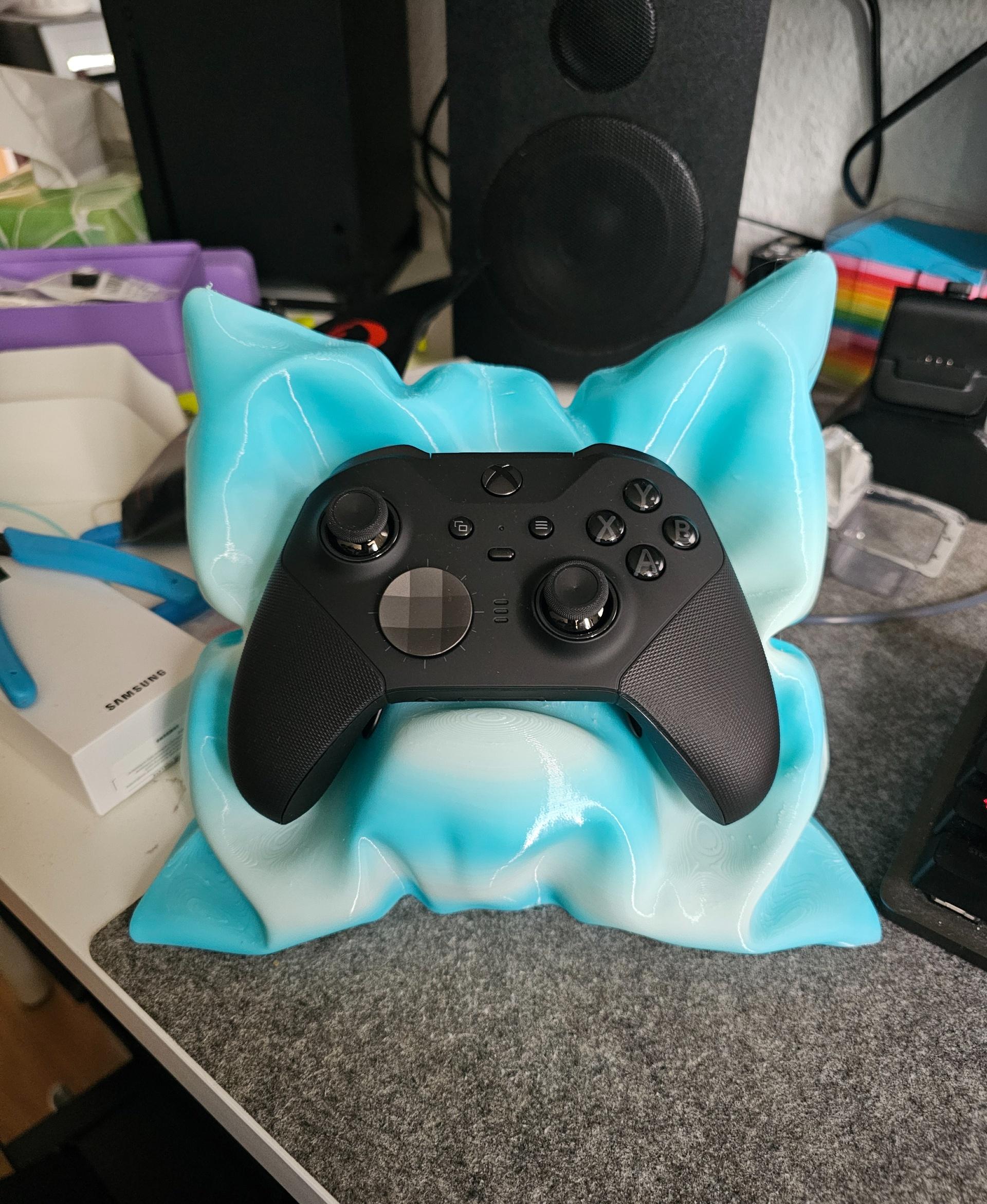 Xbox & Switch Pro Controller Pillow - Printed on the P1S with PETG 2 color filament. - 3d model
