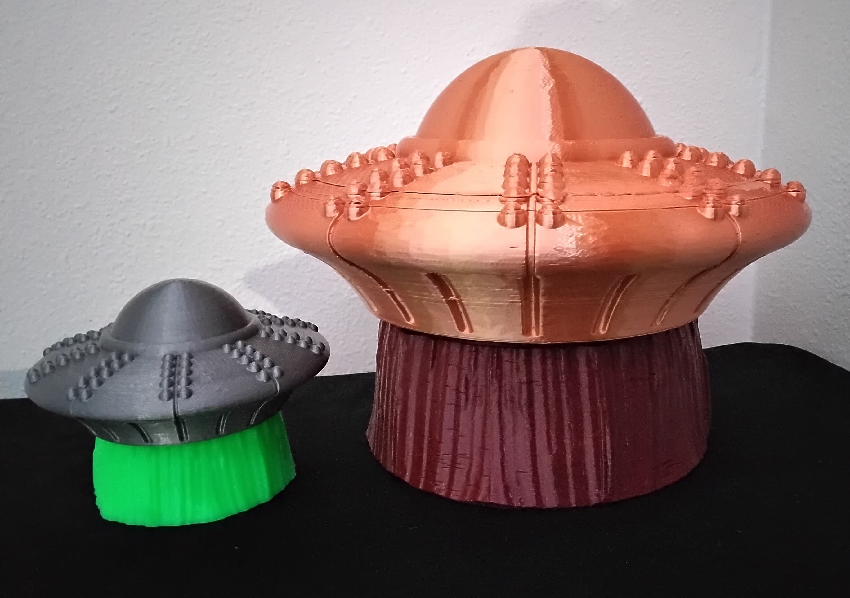 Giant Close Encounter UFO Twist Open Container 3d model