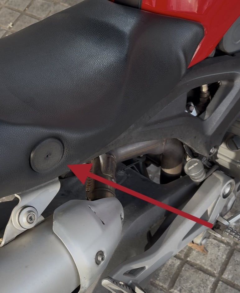Ducati Monster 696 seat insert 3d model