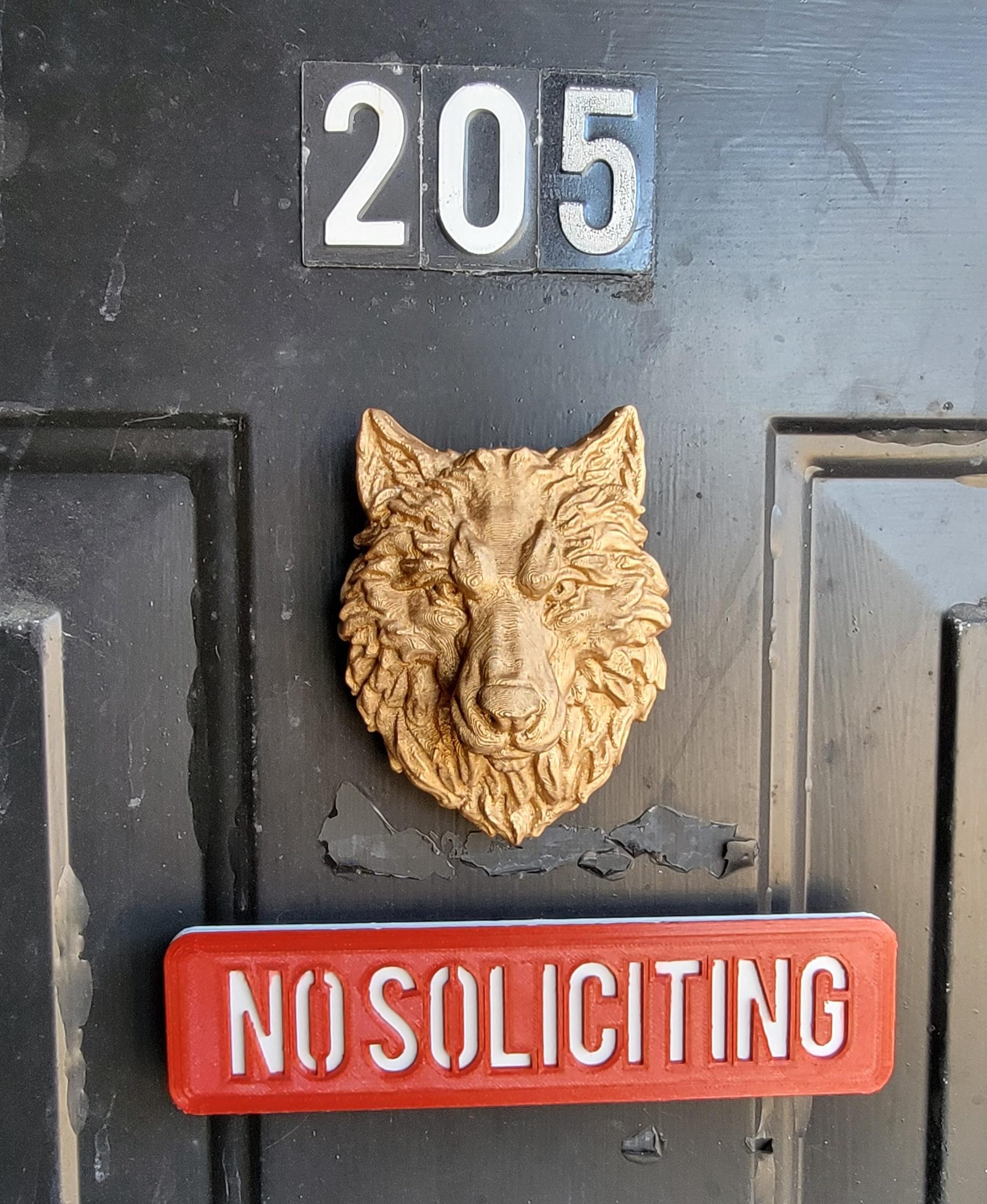 Wolf - Wall Decoration - Front door, turned into a magnet, painted in "antique gold" Rub 'N Buff - 3d model