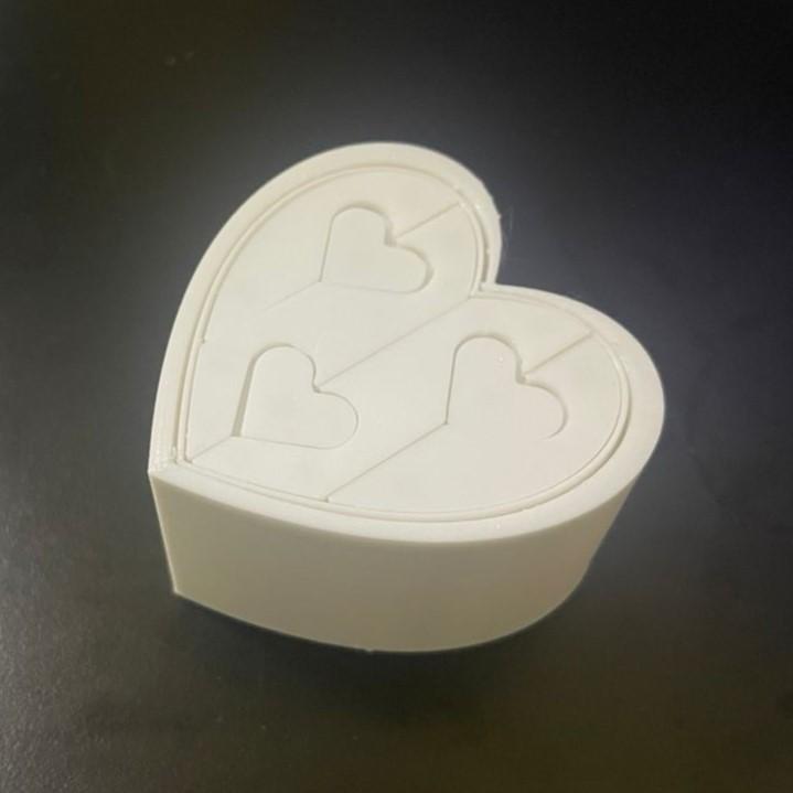 Thangs Valentine’s Day Contest - Jigsaw Heart Box - Remix of Simple Heart Box with Lid 3d model