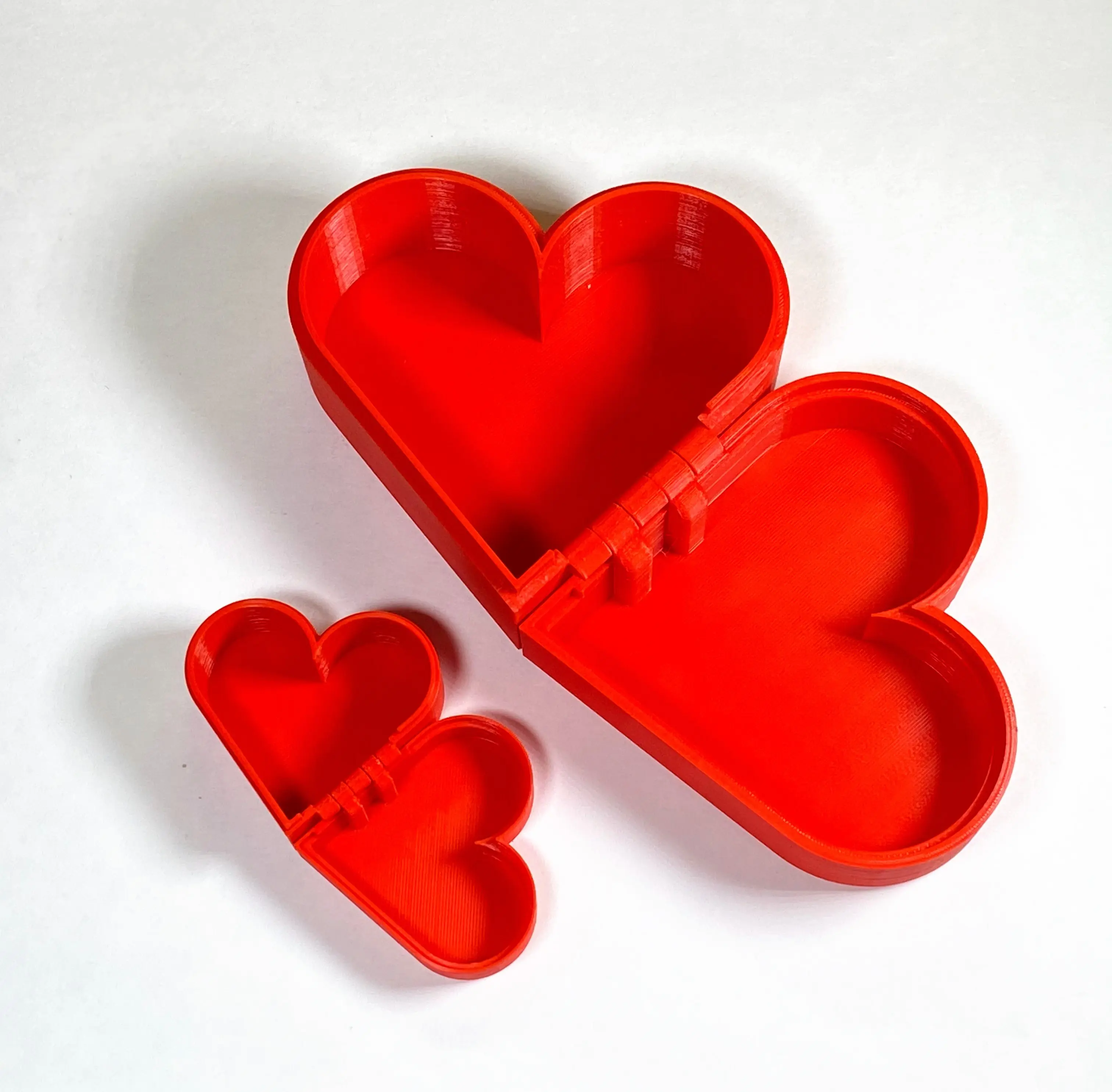 Valentines Day Heart Box w/Print in Place Hinges - Heart Shaped Gift Box 3d model