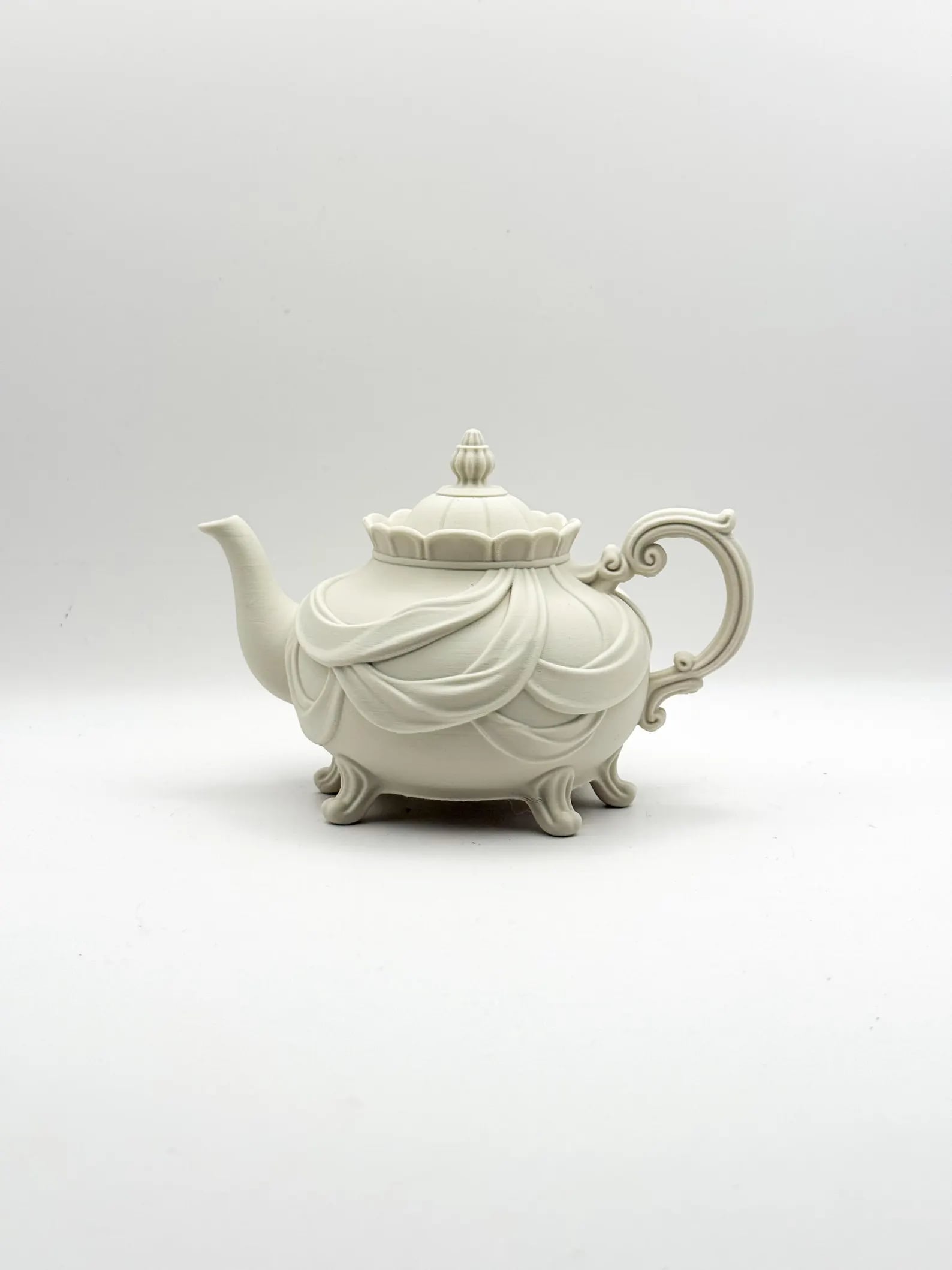 Ceramic Tea Pot with lid 3d model