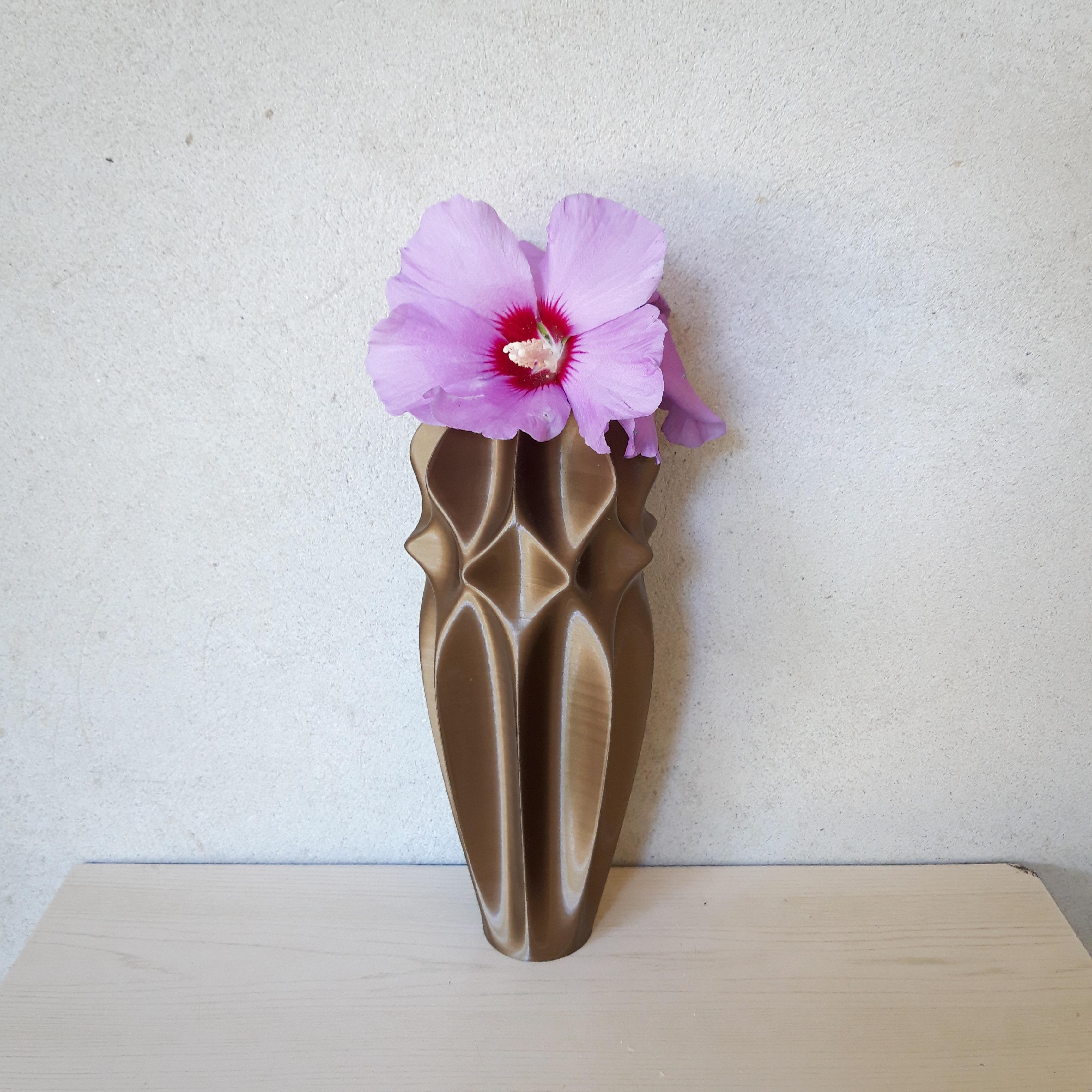 Pointed vase 3d model
