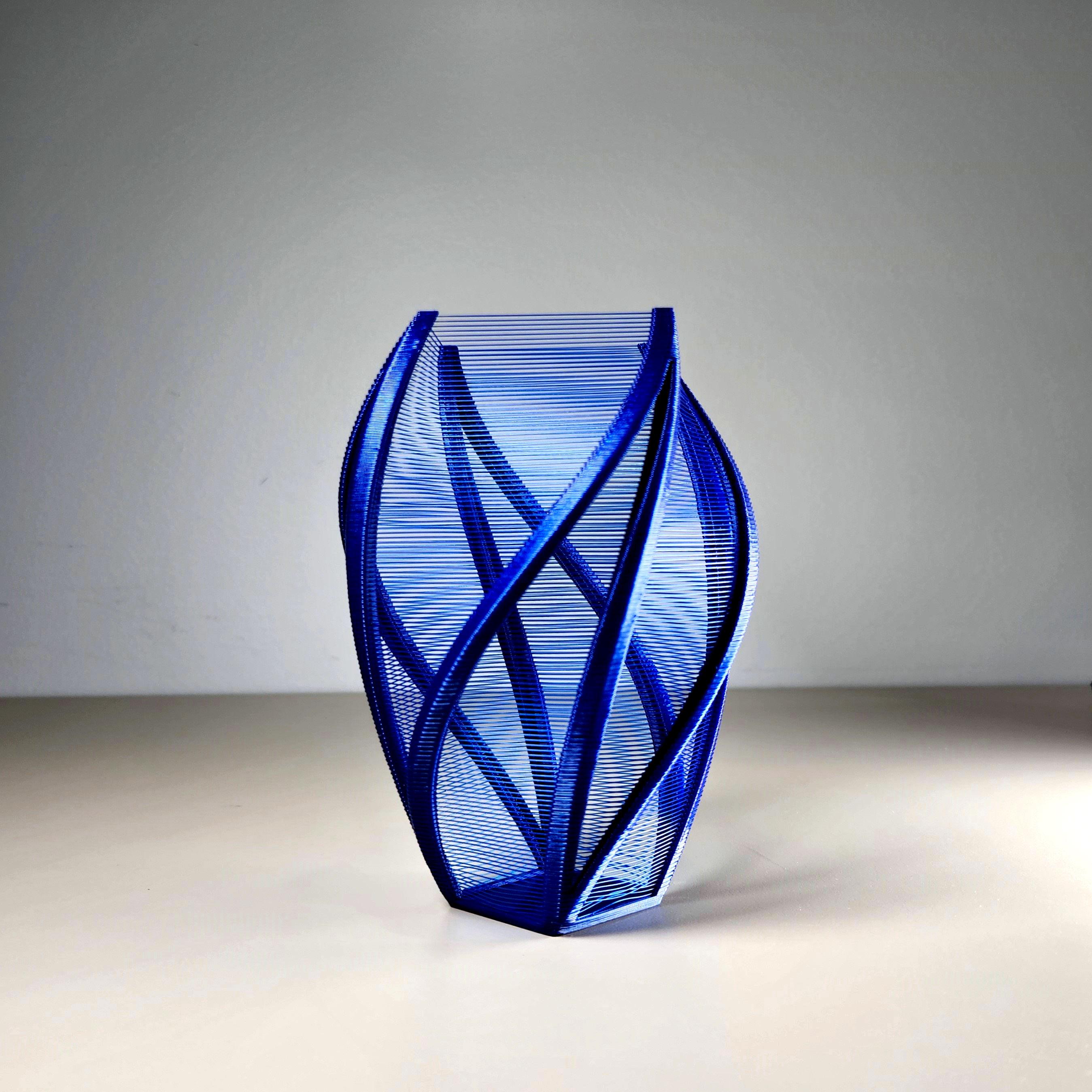 Twisty String Vase 3d model