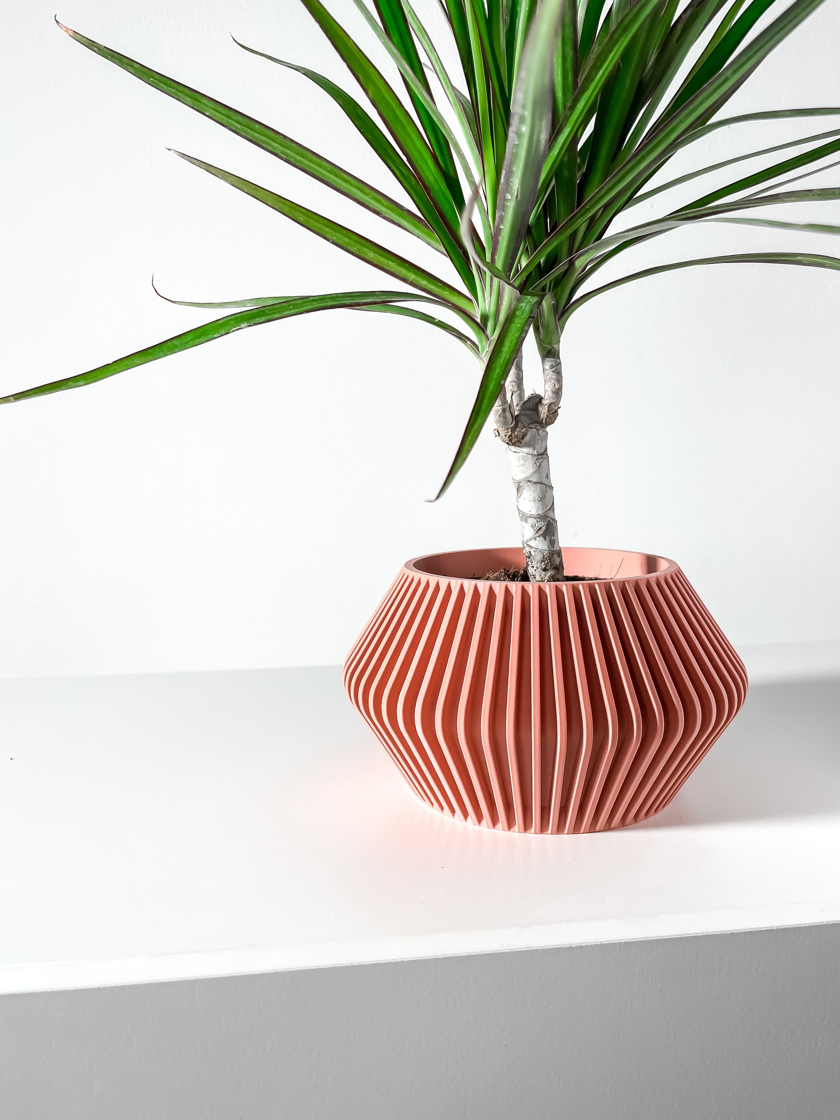 The Hendro Planter Pot with Drainage Tray & Stand Included | Modern and Unique Home Decor 3d model