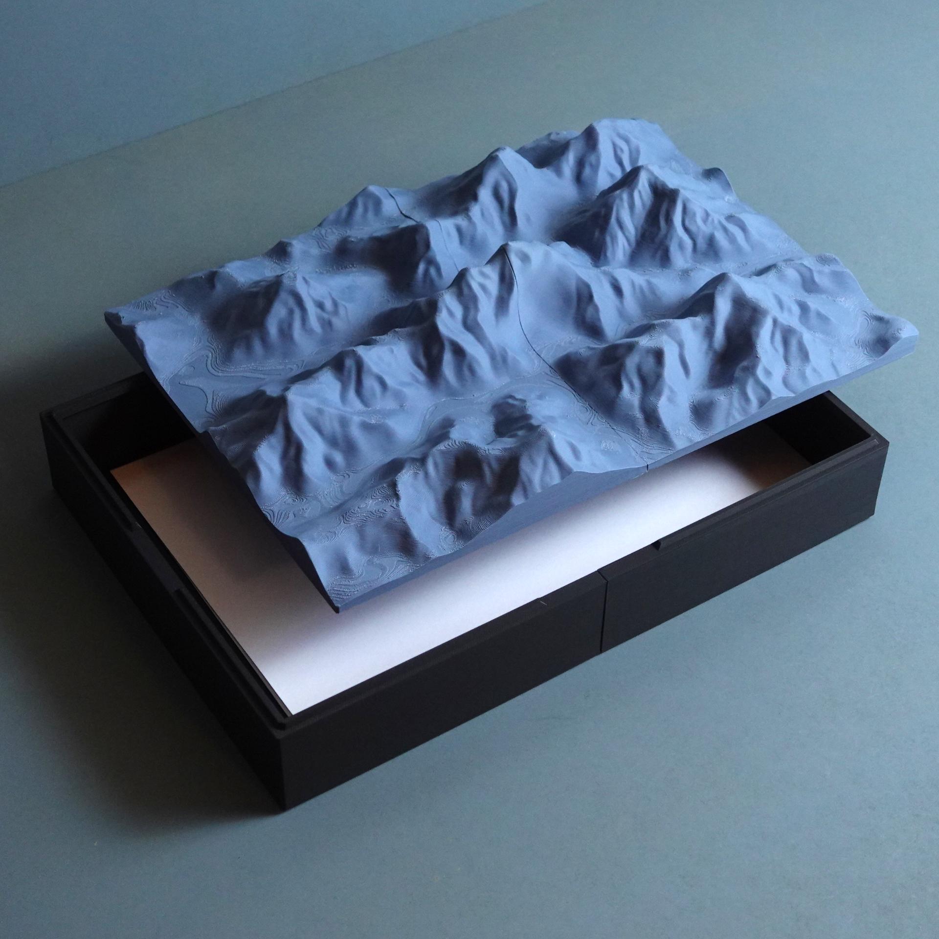 Desk paper tray and organizer “Montagne” 3d model