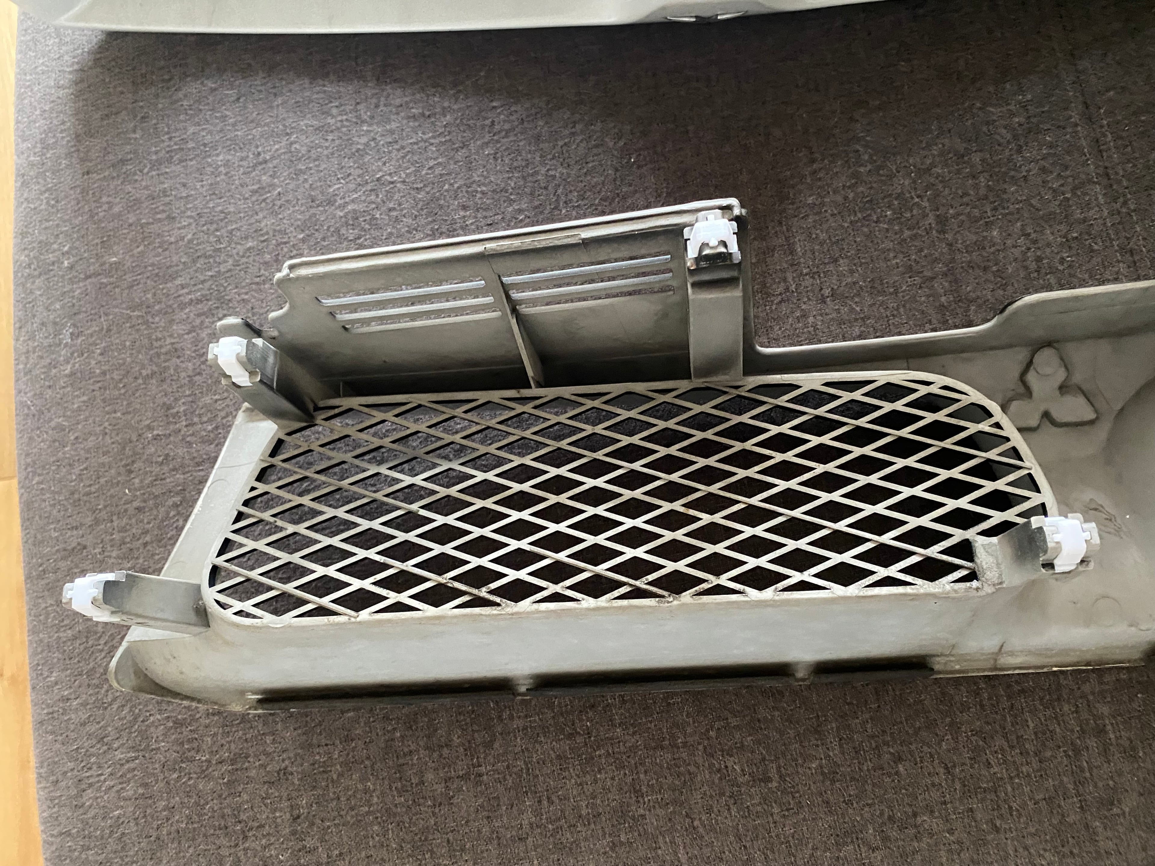 Mitsubishi Grille Clip (8th Gen Galant/Legnum VR4) | CLIP,RADIATOR GRILLE - Mitsubishi (MR221507) 3d model