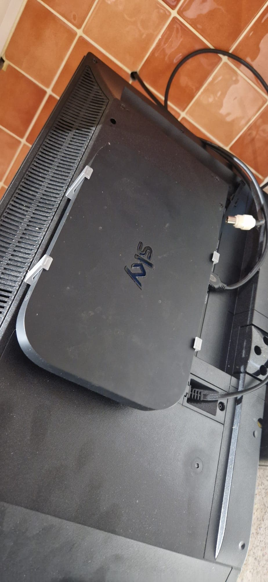 TV to SkyQ Mount (need to print 2) 3d model