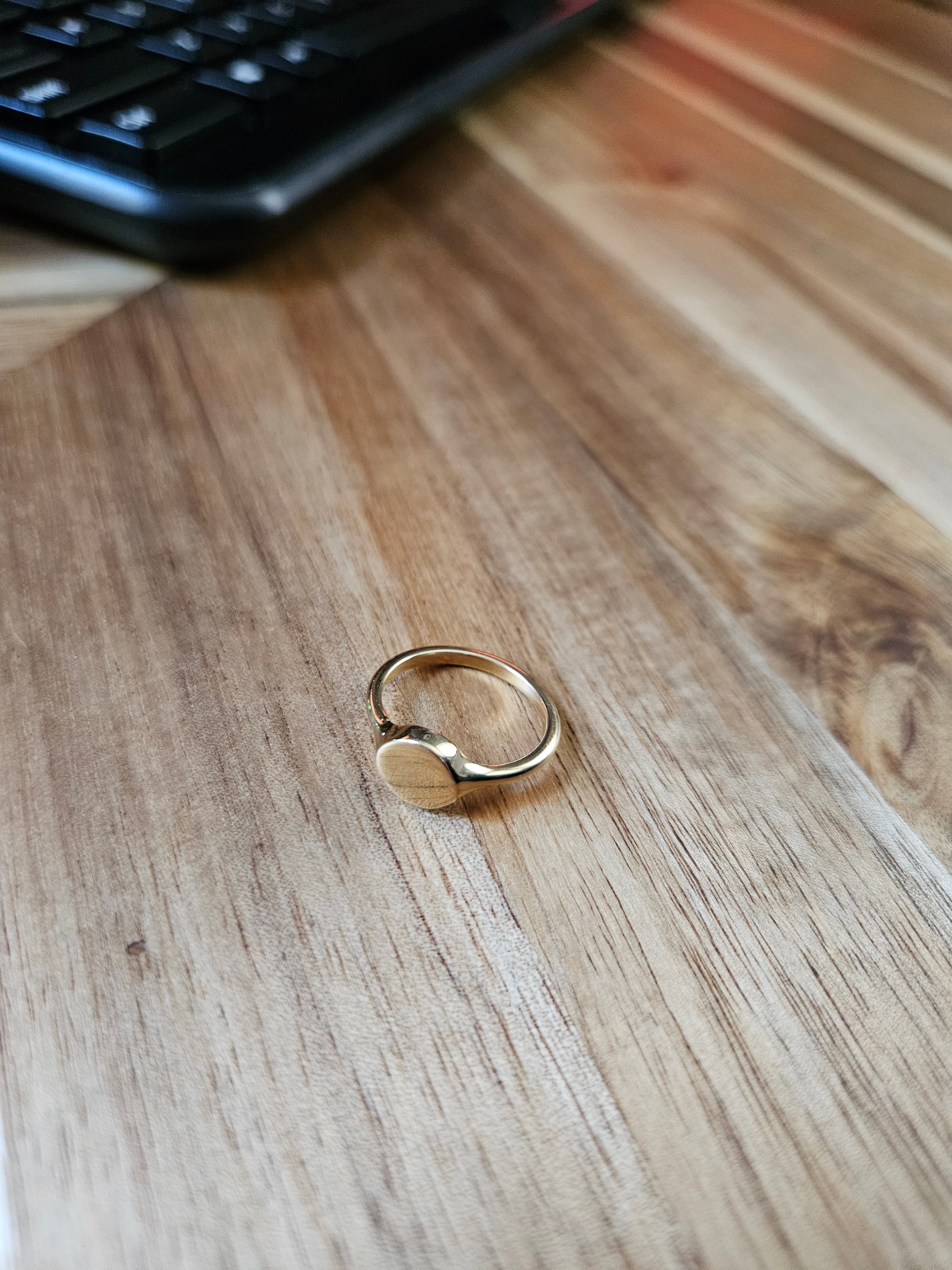 Small Round Blank Signet Ring 3d model