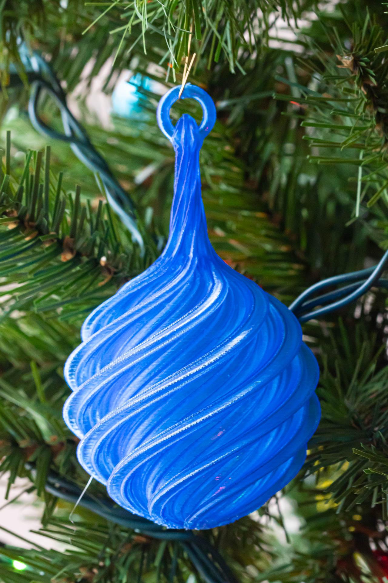 Closed Spiral Christmas Ornament 3d model