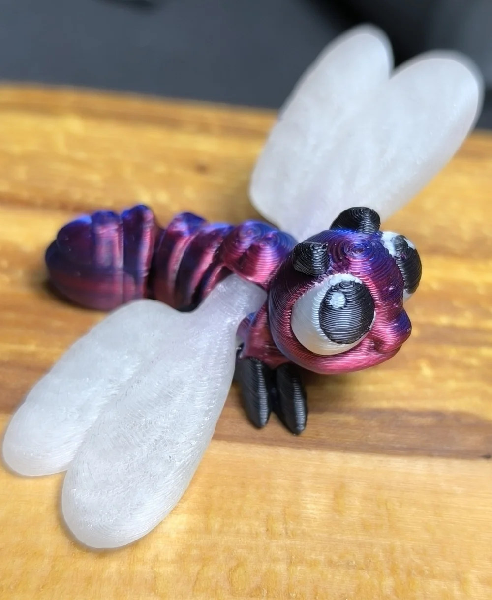 Night glowing Wings, blue-red body