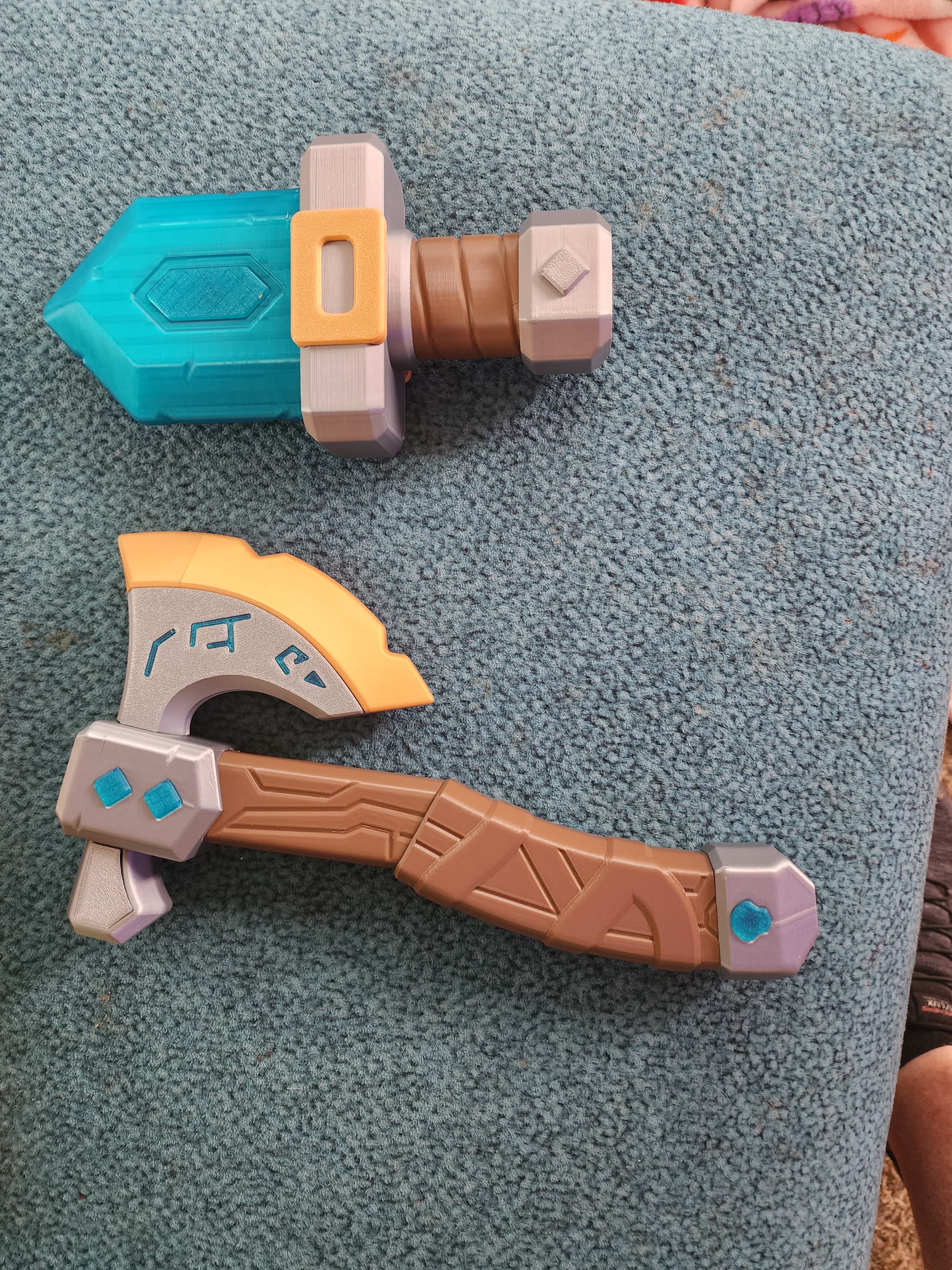 Used translucent pla for the blade cause I wanted a ghostblade dagger and it couldn't have come out any better. Thanks for the file, keep up the great work