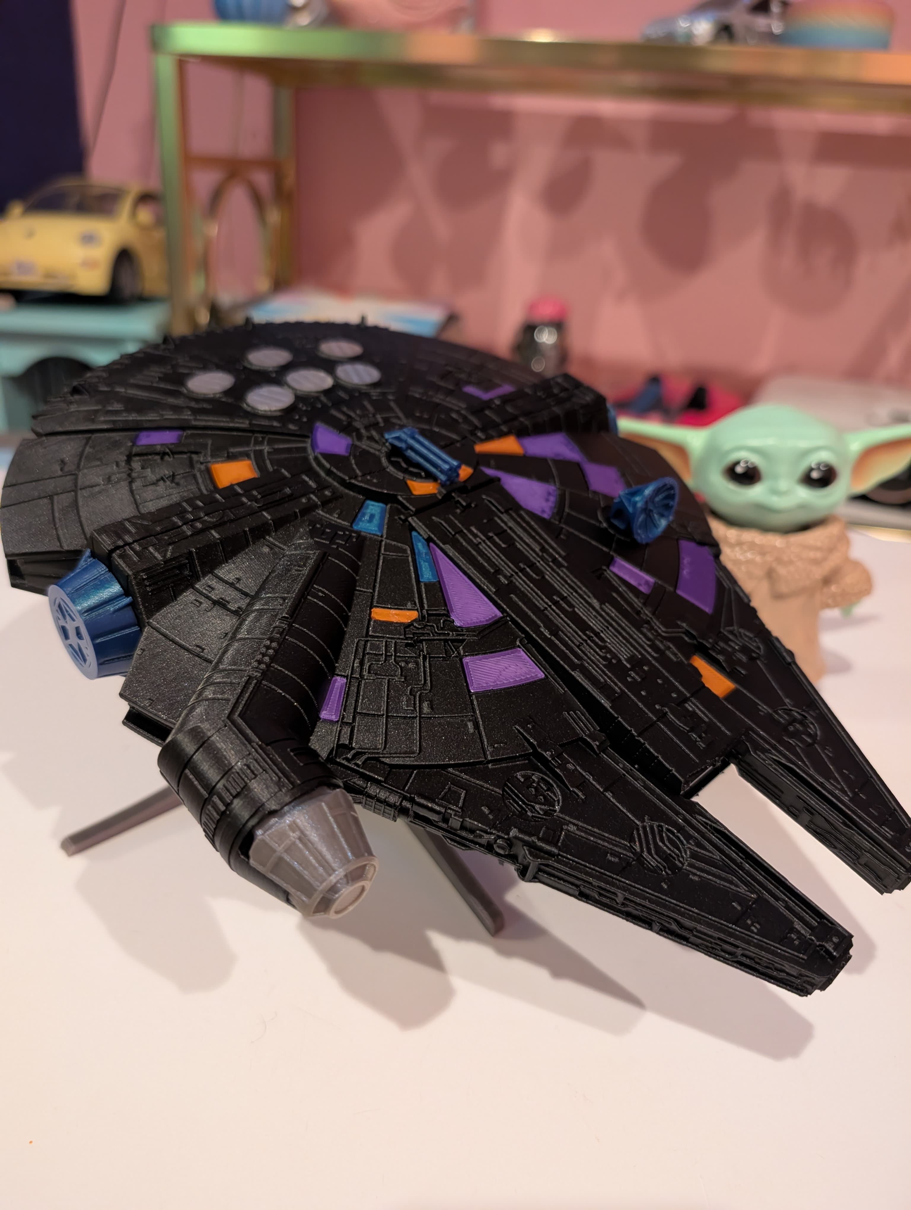 I love you. --- I know.
This was such a fun model to both print and assemble. I loved how much it was like a puzzle, and also how well everything fit together. I chose colors that would be the Falcon I'd like to pilot, including some glow-in-the-dark elements.