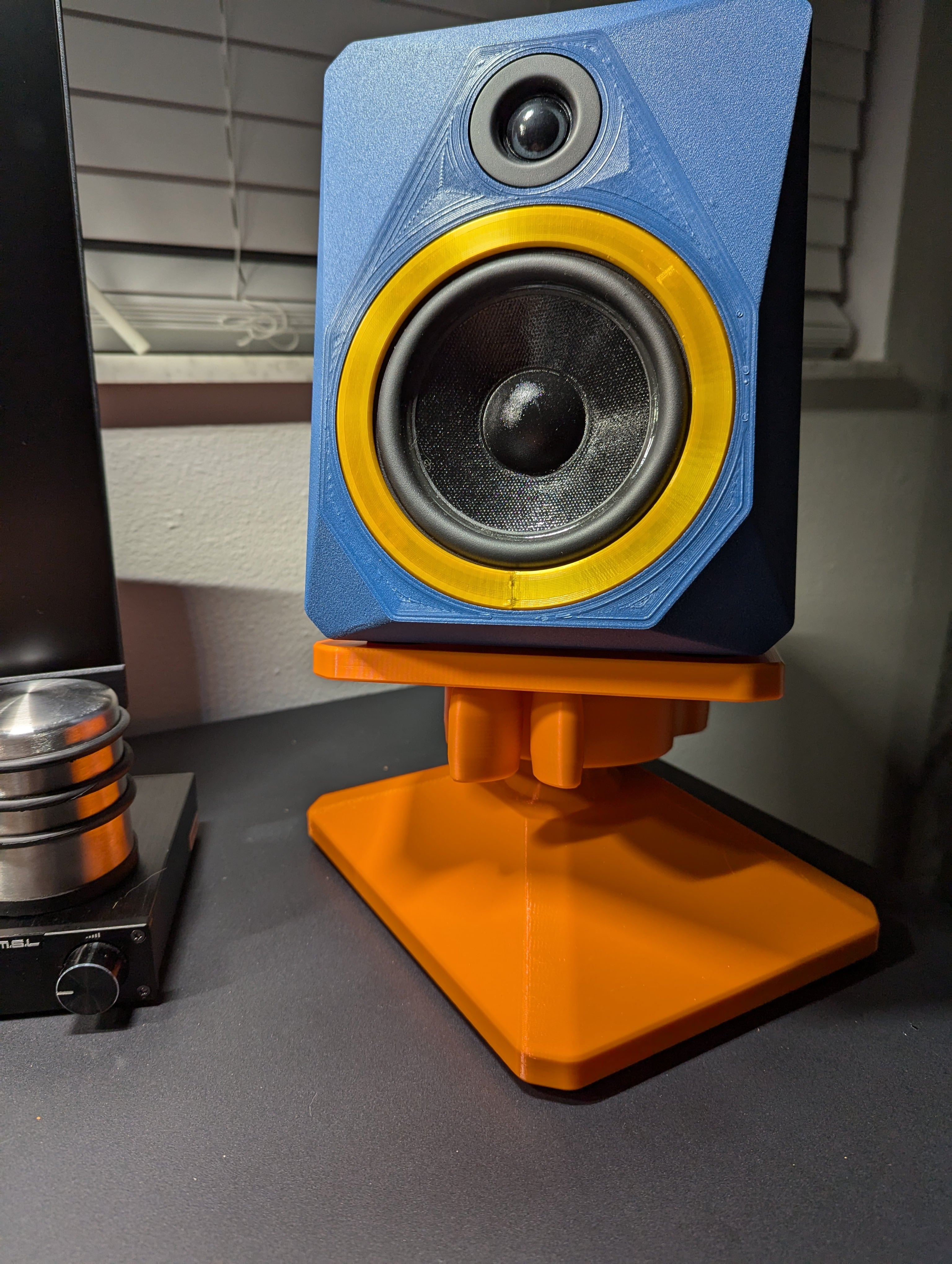 Swiveling Desktop Speaker Stand by Deposition Sound 3d model