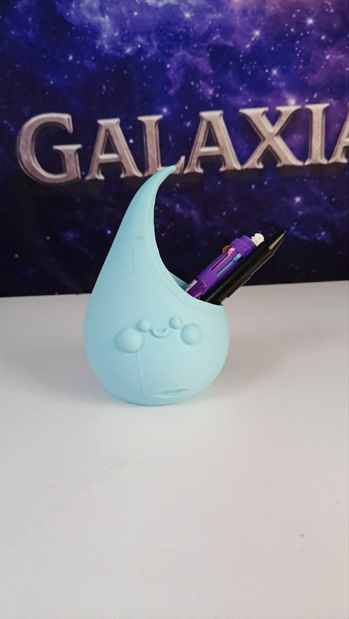 Water drop-shaped pen holder 3d model