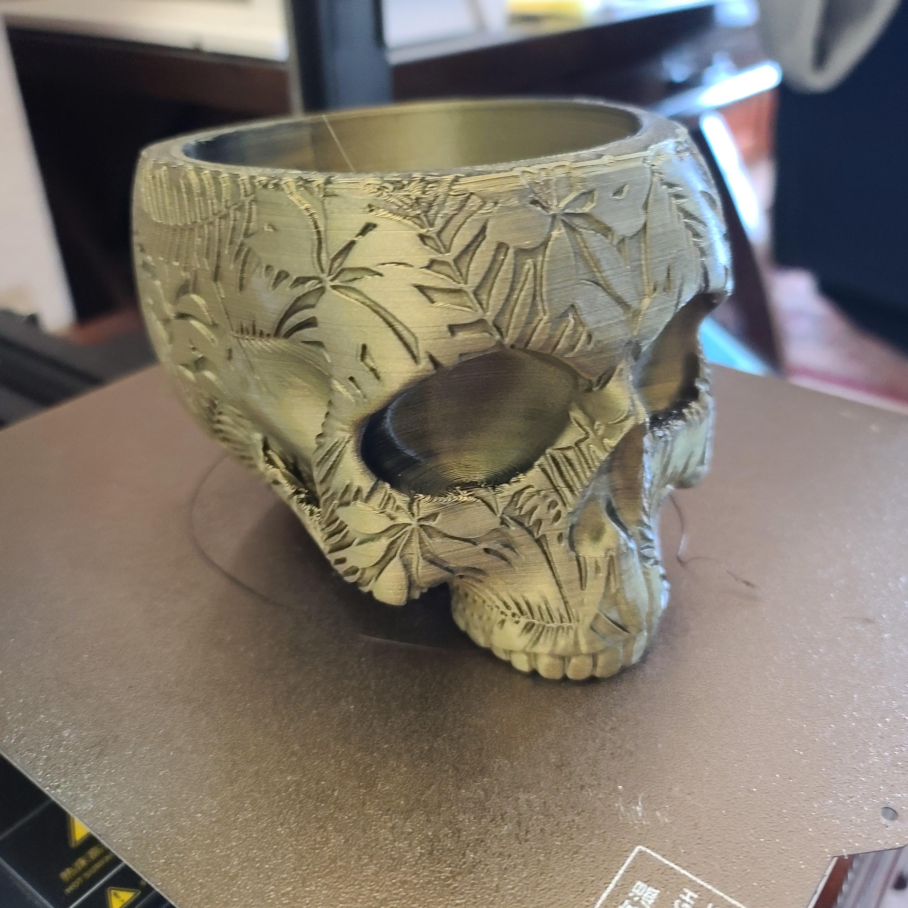 Tropical Leaves Skull Planter-Bowl - Amolen dual color PLA - 3d model