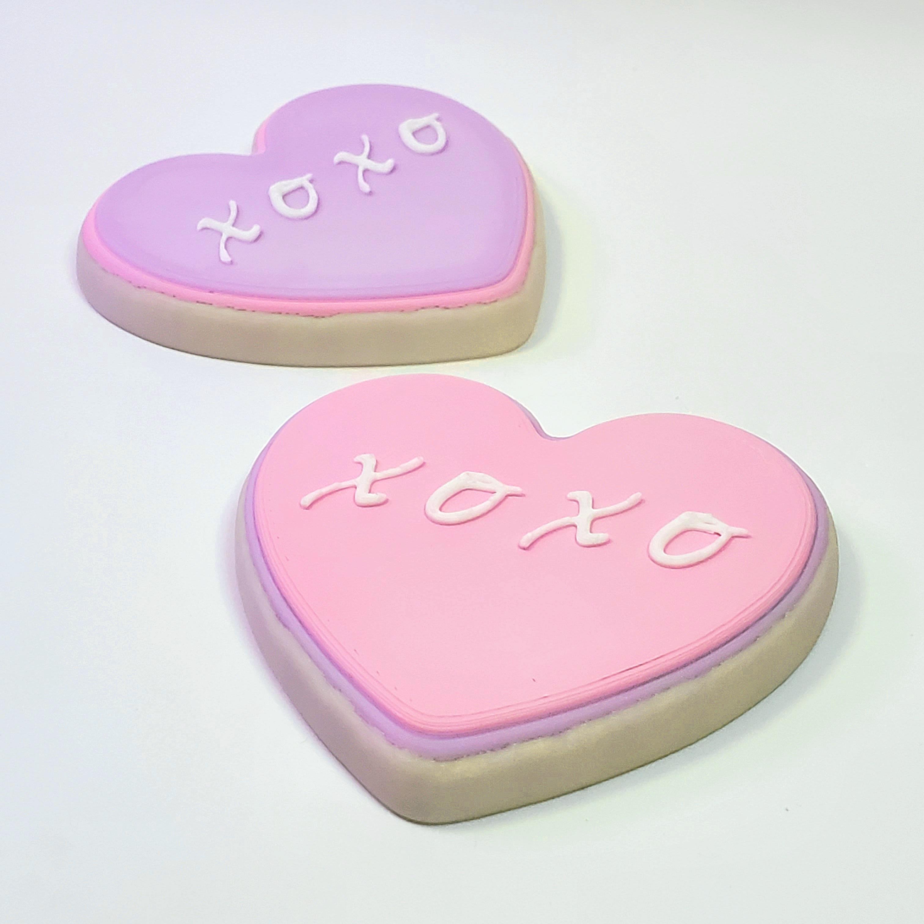 'XOXO' Heart-Shaped Shortbread Cookie with Royal Icing for Valentine's Day :: Delicious Desserts! 3d model