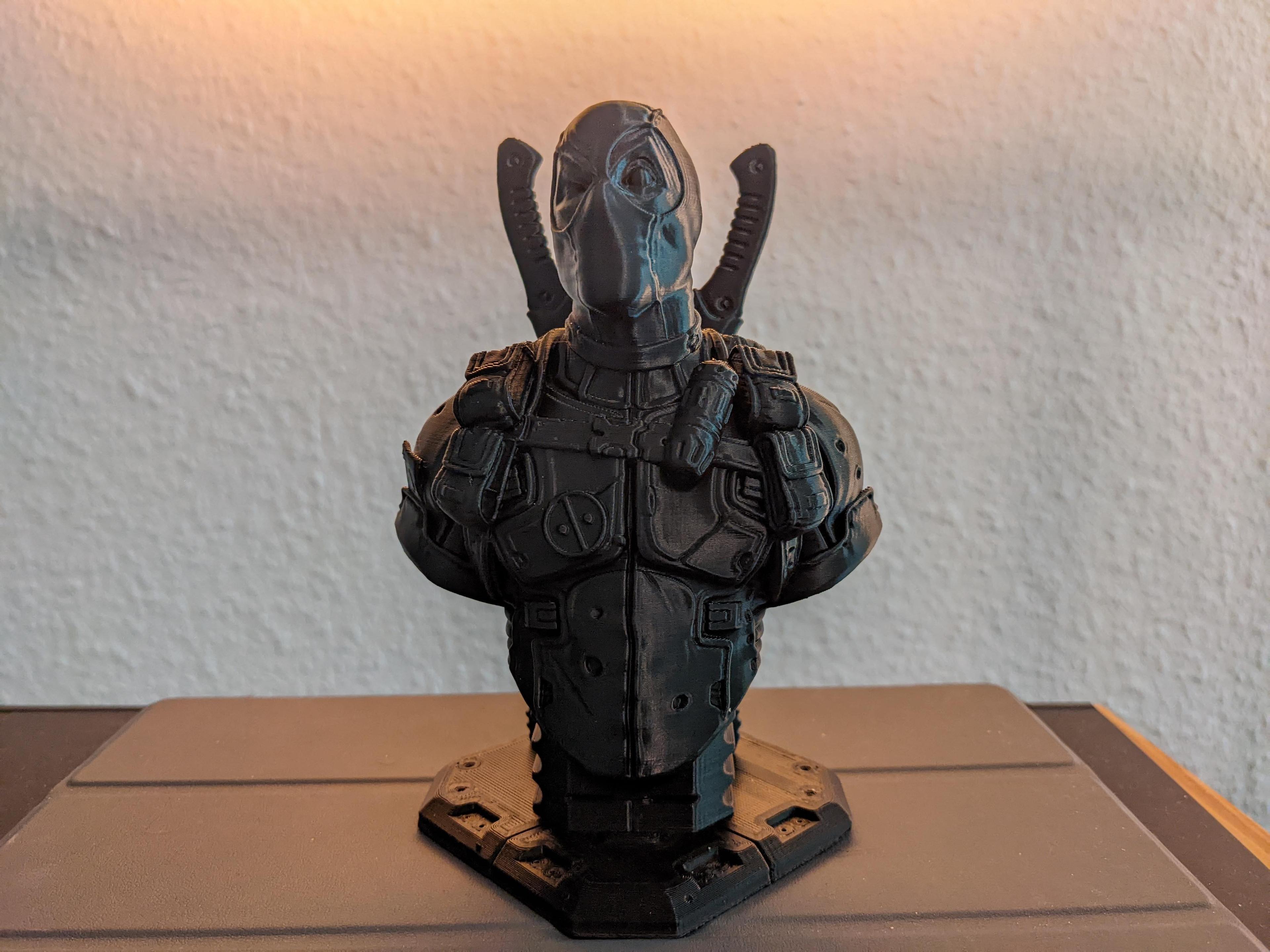 Deadpool bust (Remastered Supportless Edition) (fan art) - 13 Hour Print
Printer: Neptune 2S
Quality: .2mm
Infill: 10% Grid - 2 Line Multiplier
Filament: PLA "DasFilament" Matte Black - 3d model
