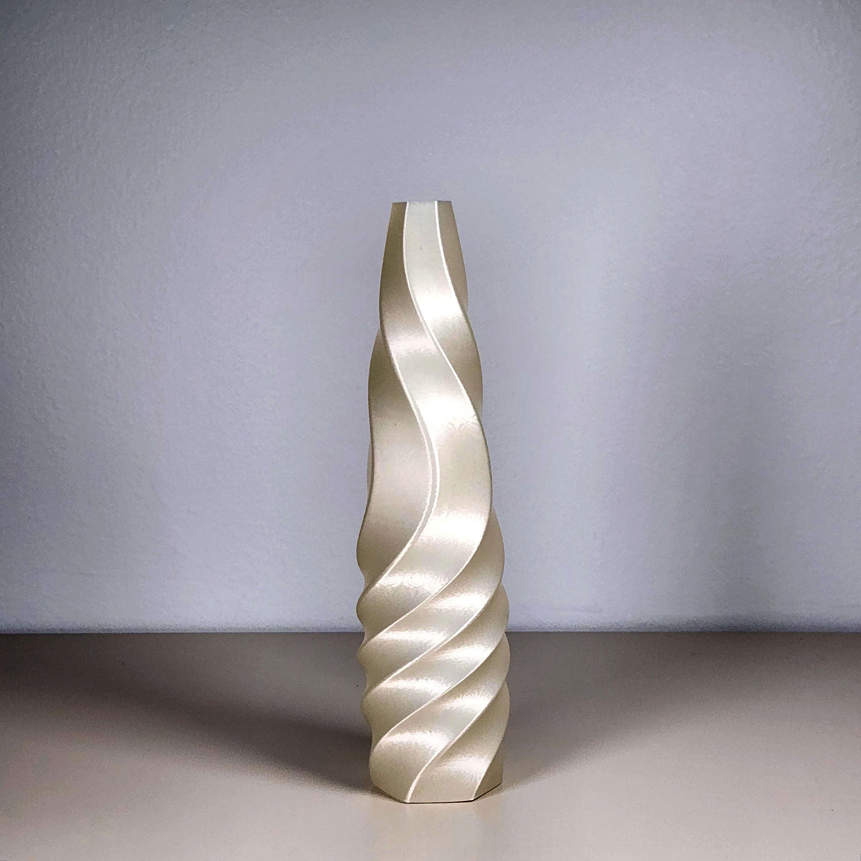 Slim Twist Vase 3d model