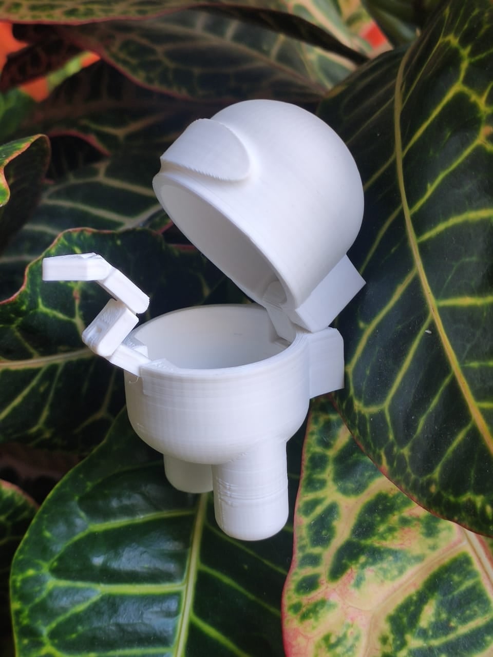 Among Us Imposter - Imposter enjoying the greenery XD - 3d model