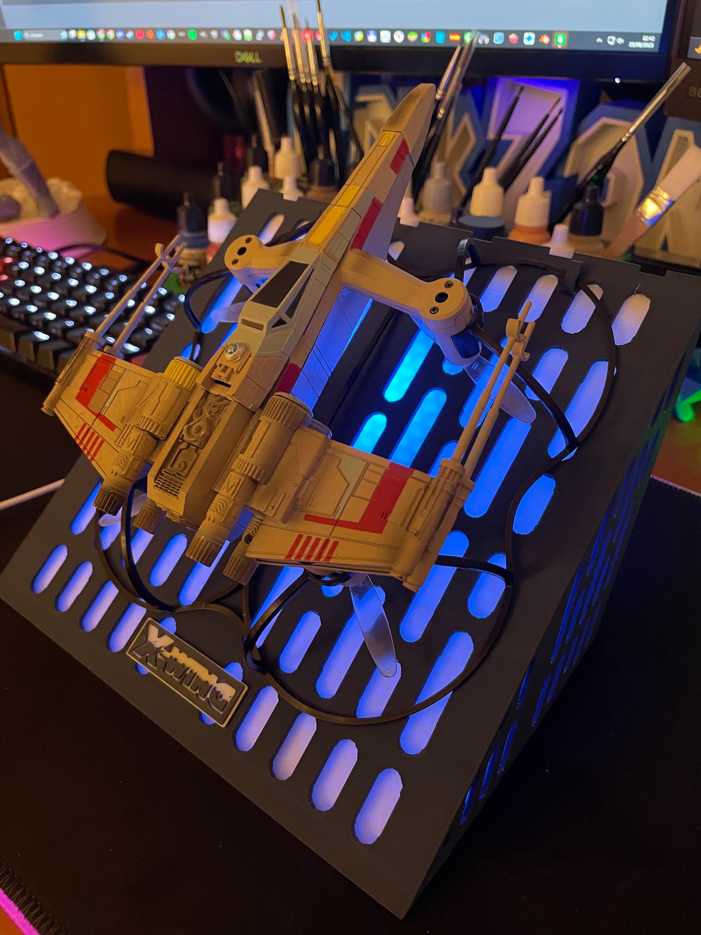 StarWars drone stand - X-Wing 3d model