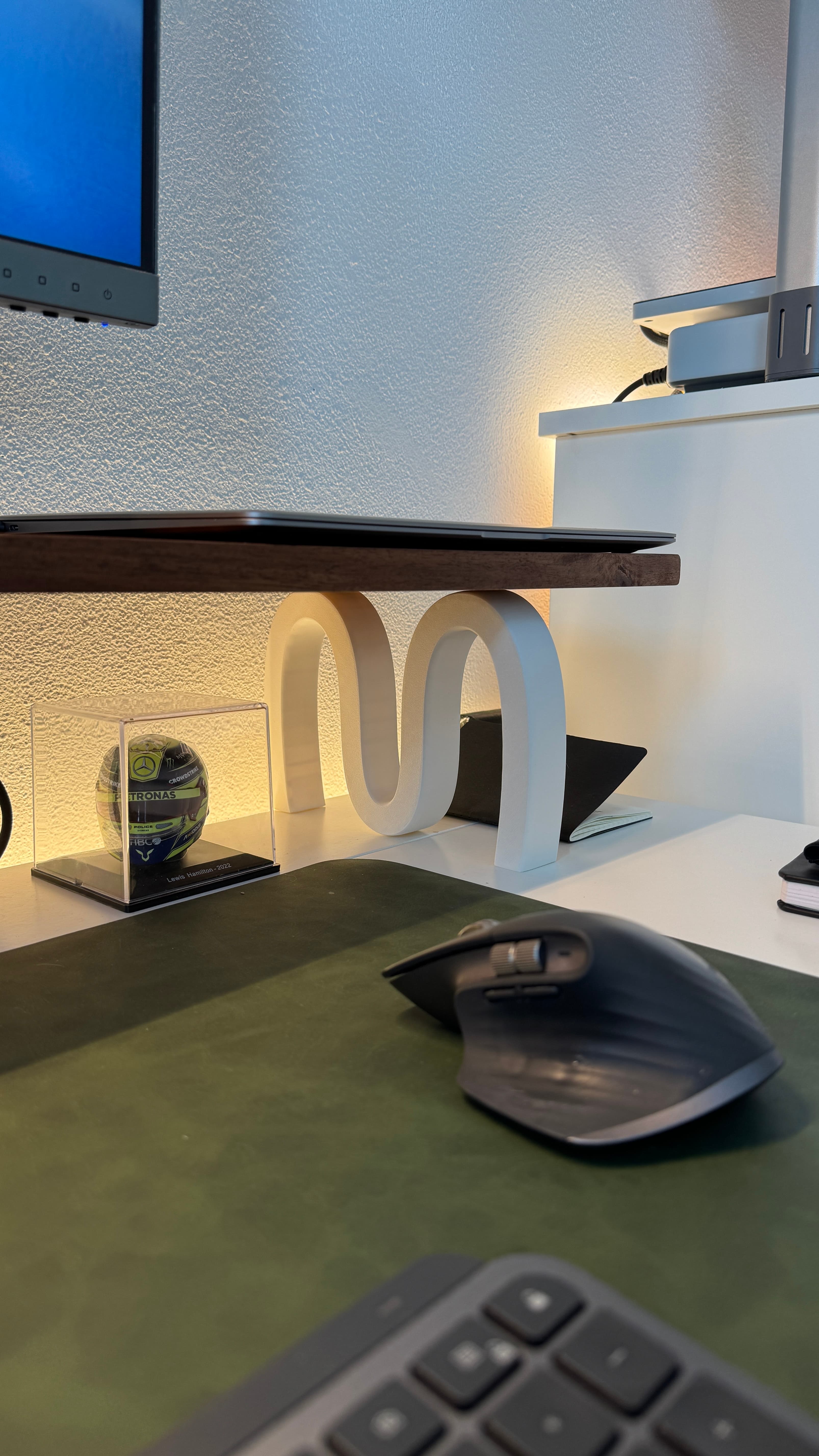 Wavy legs for desk shelf 3d model