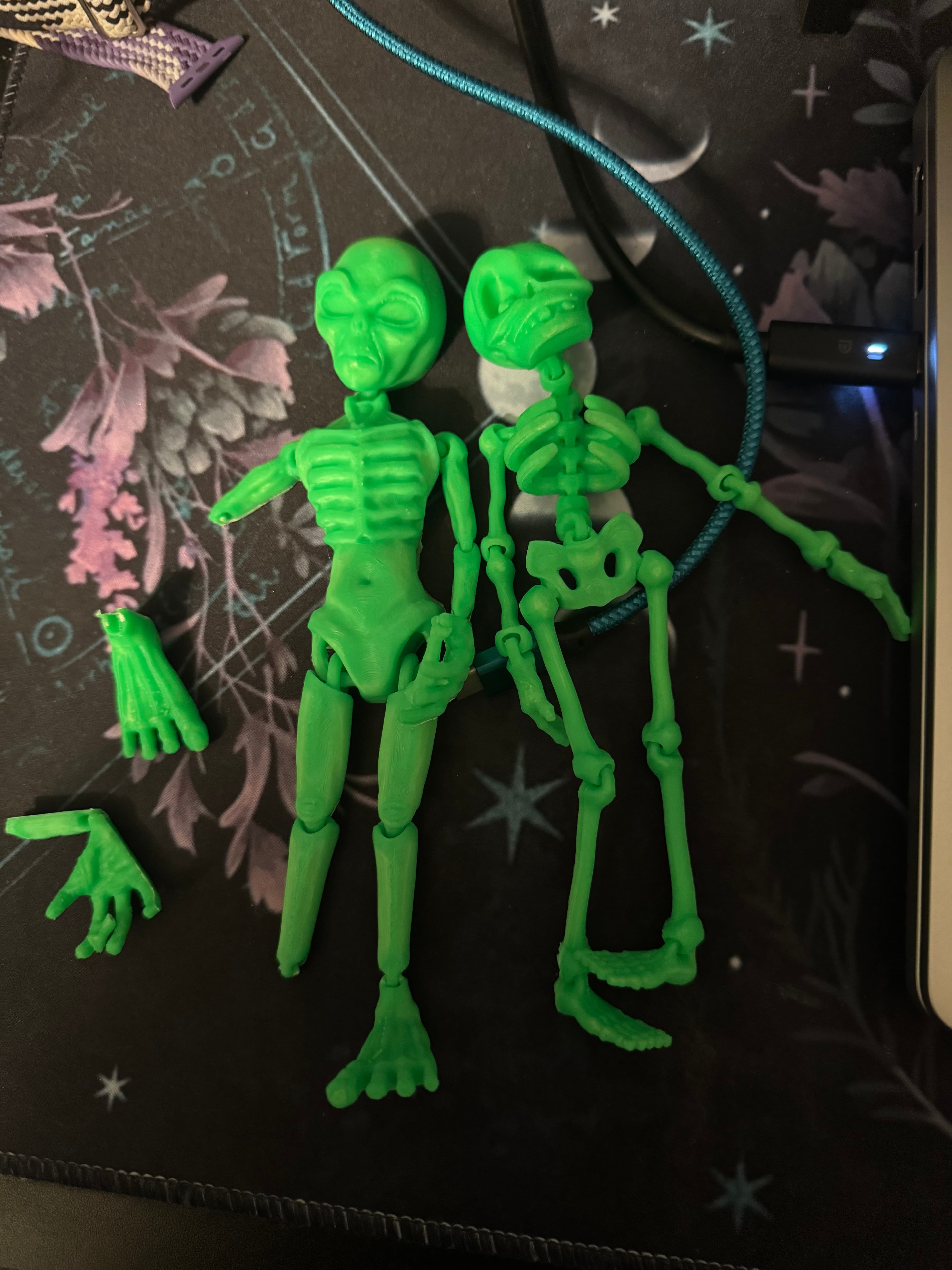 Is there a way to get a smaller print of this? I tried downsizing the file to 75% and the hinges break really easily. Wanting to make it the same size as my flexi skeleton dude :)