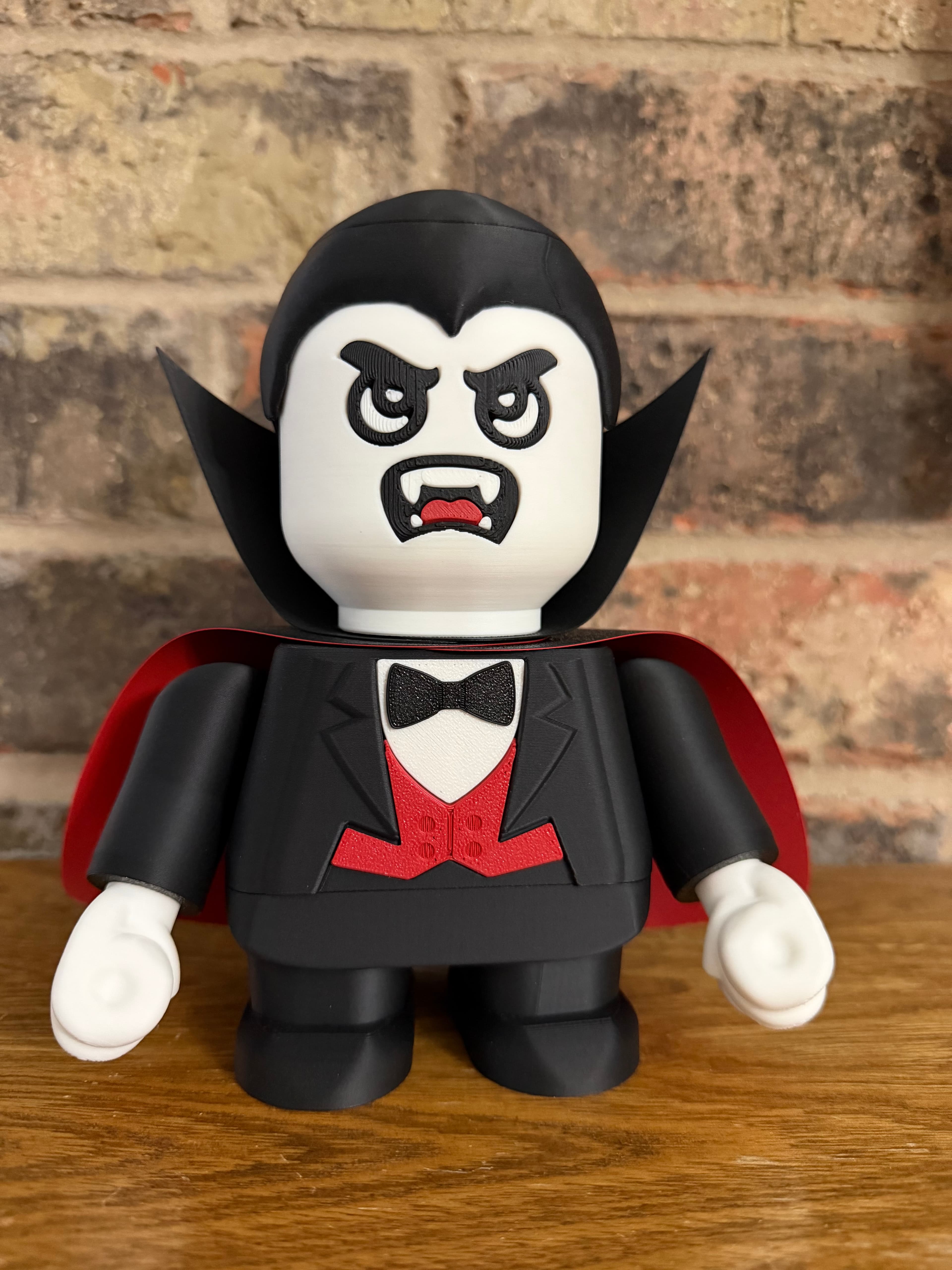 Great model, fun print! Used Panchroma Matte filaments. Choose to print the cape in two colors, very happy with the result! Thanks Kit Kiln!