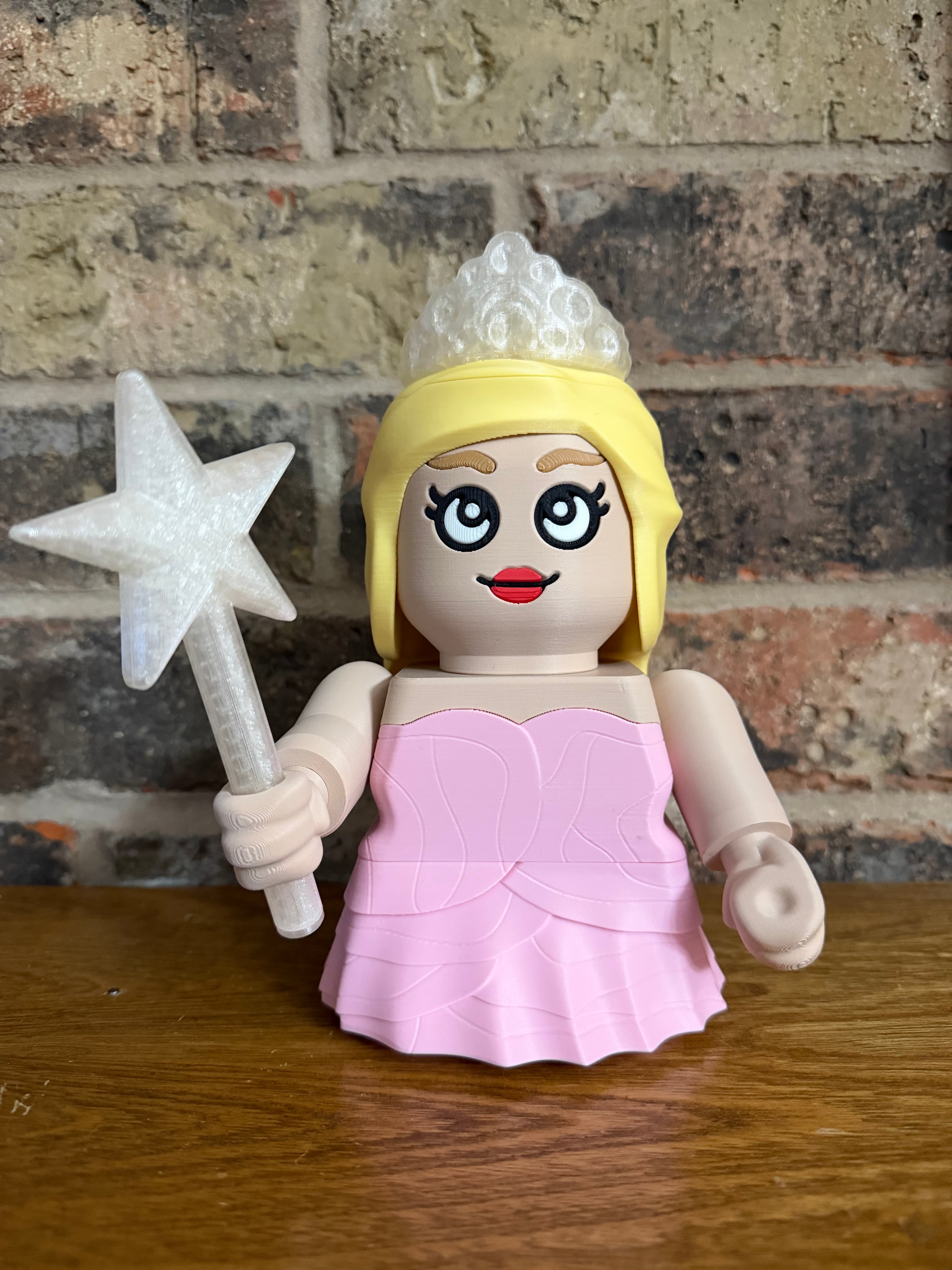 Fun model and great design by a great design team! Made with Polymer Panchroma Matte and for the wand an crown used Sunlu Transparent PLA